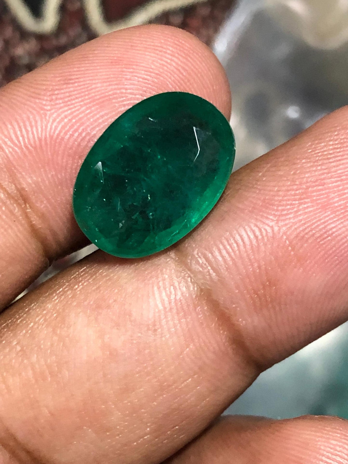 Emerald - 8.11 Carat Natural Loose Green Gemstone Oval Cut for Fine Jewelry - Origin Zambia