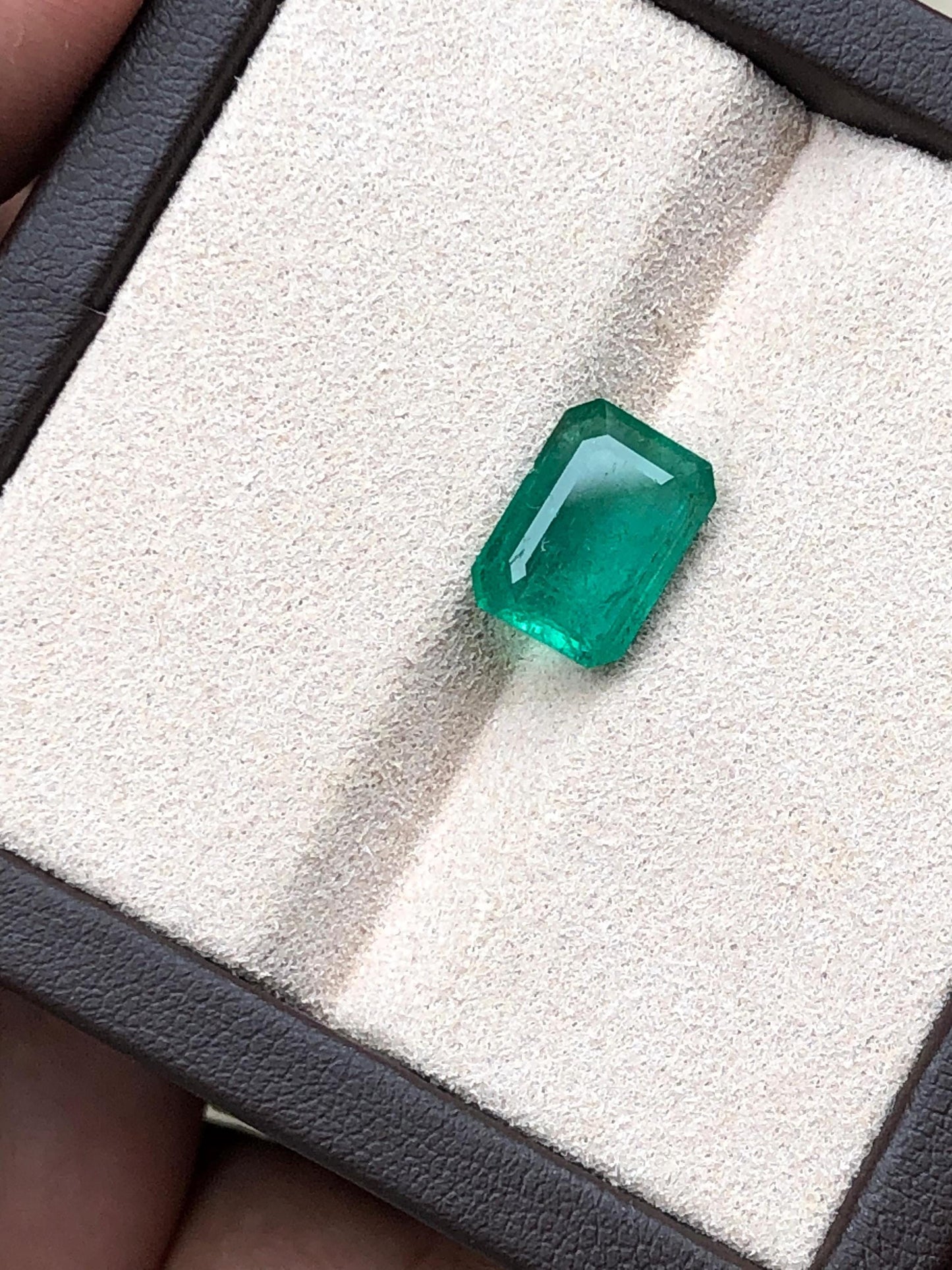 4.920 Carat Natural Emerald Loose Gemstone โ Faceted Green Stone
