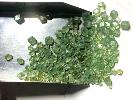 16.80g Natural Demantoid Garnet Rough – Raw Green Garnet Hexagonal Crystals for Jewelry Making & Collectors