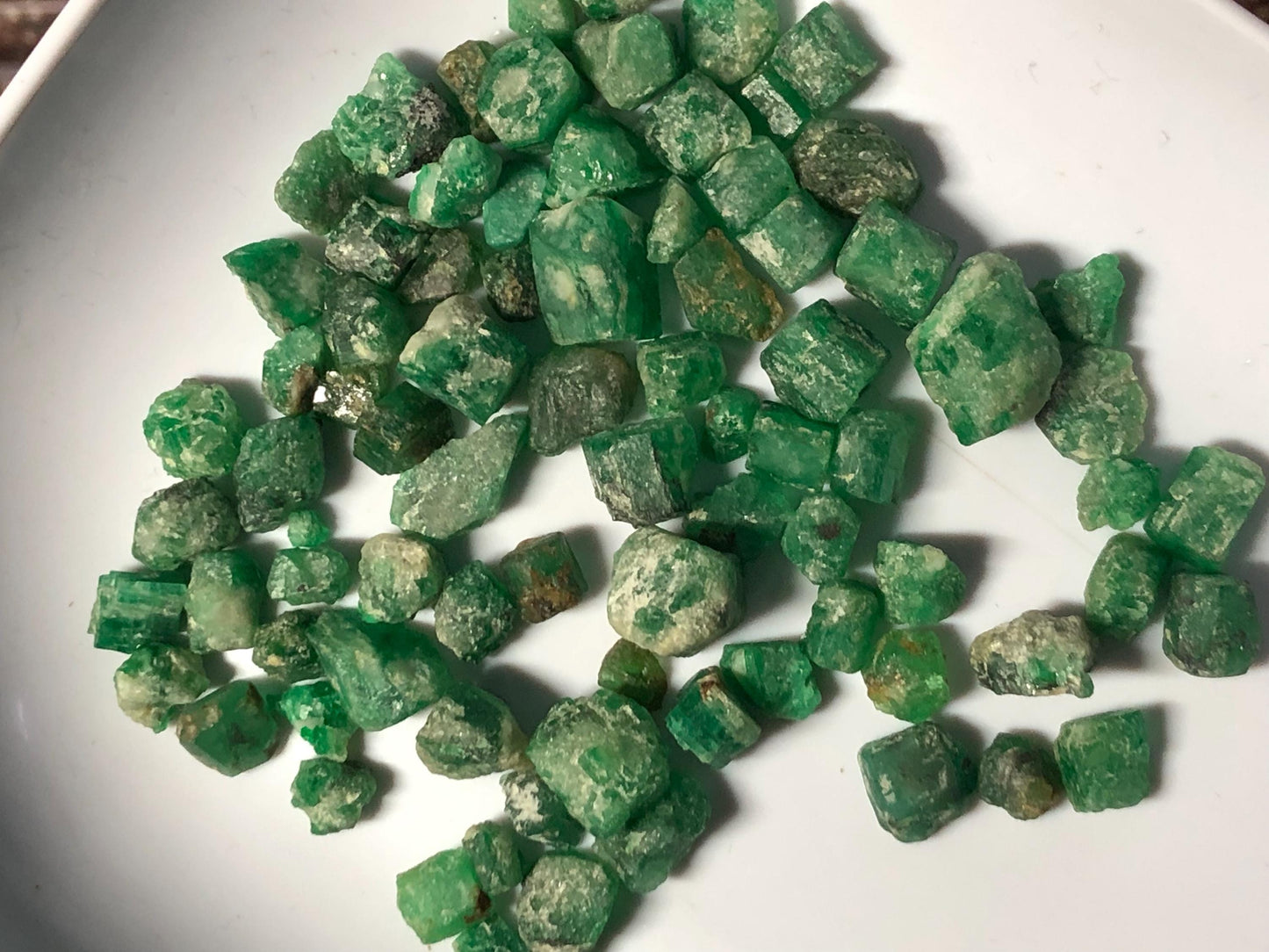 Sawat Emerald Rough Parcel – 140.455 Carats of Natural Green Crystal Rough