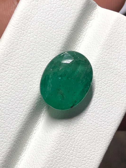 Zambian Emerald • 5.365 Carat Oval Cut Untreated Green Gemstone