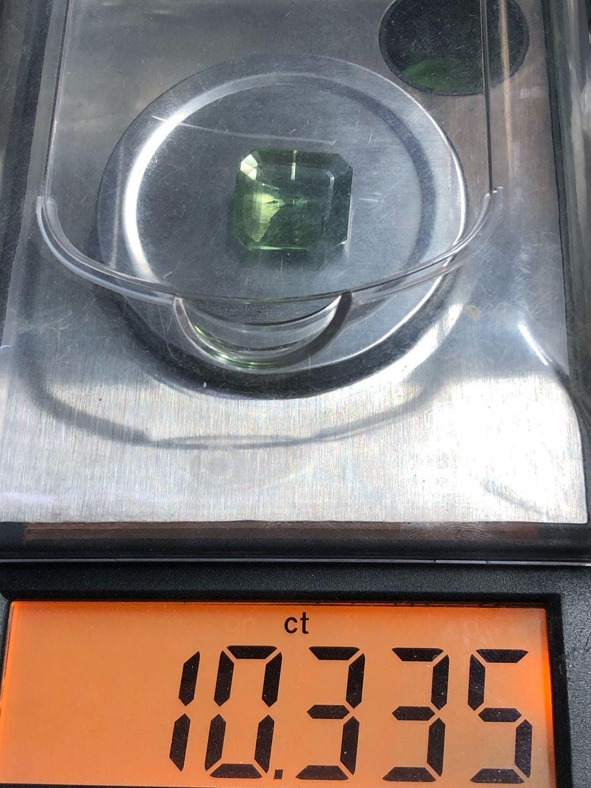 10.33 Carat Emerald Cut Natural Peridot Gemstone - Image 5