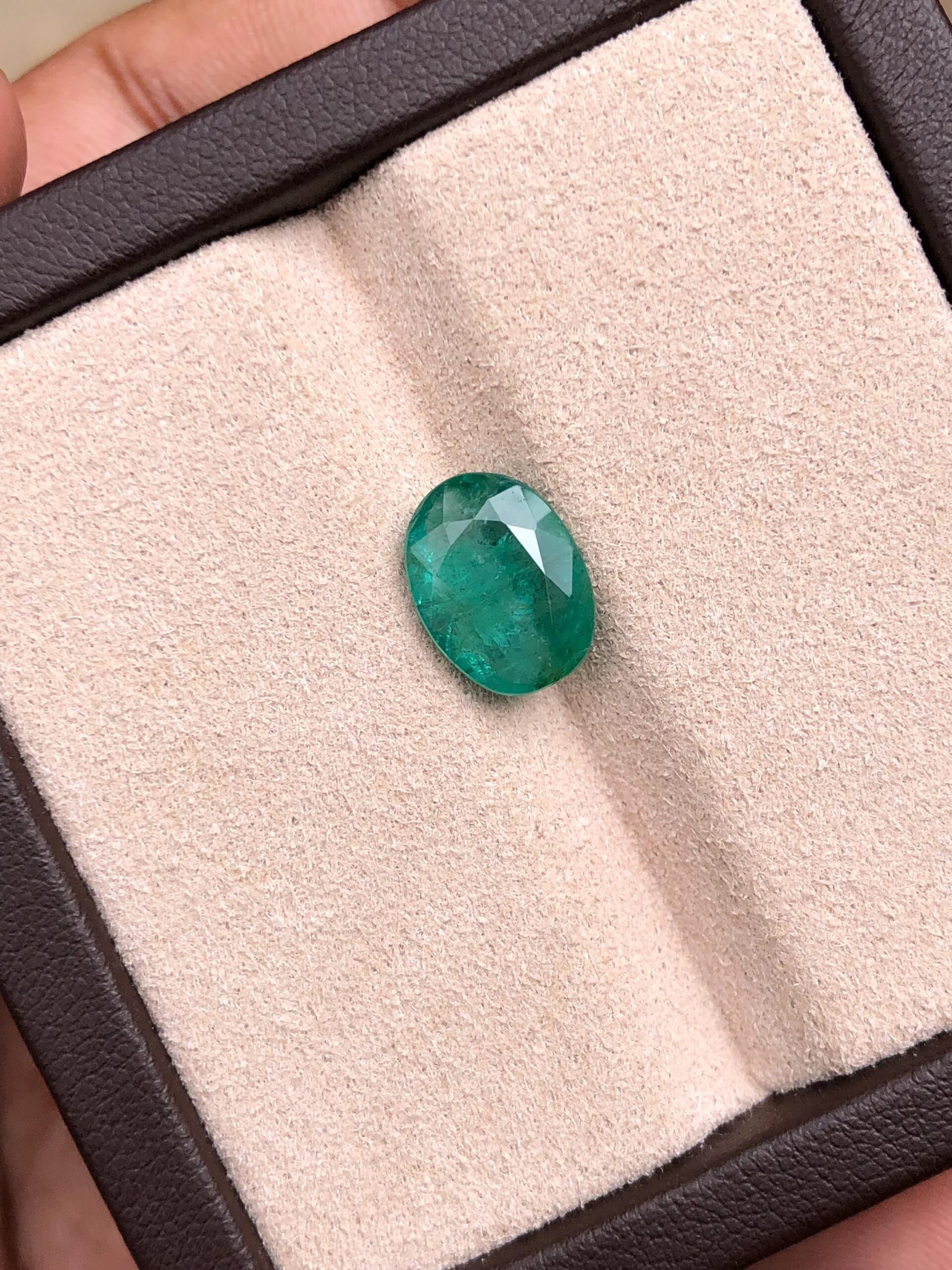 3.205 Carat Natural Emerald Oval Loose Green Gemstone for Fine Jewelry | Zambian Origin - Image 6