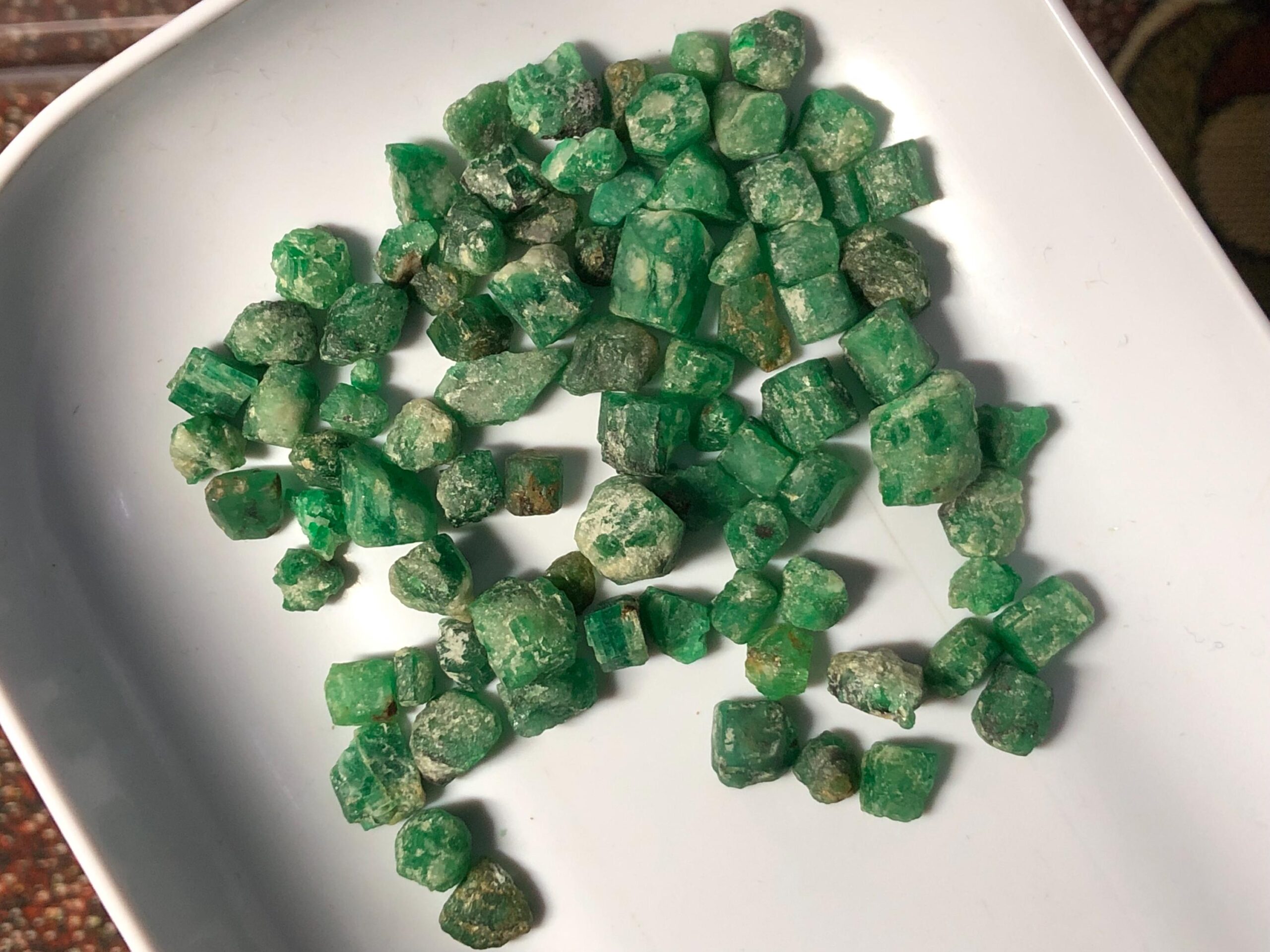 Sawat Emerald Rough Parcel – 140.455 Carats of Natural Green Crystal Rough - Image 6