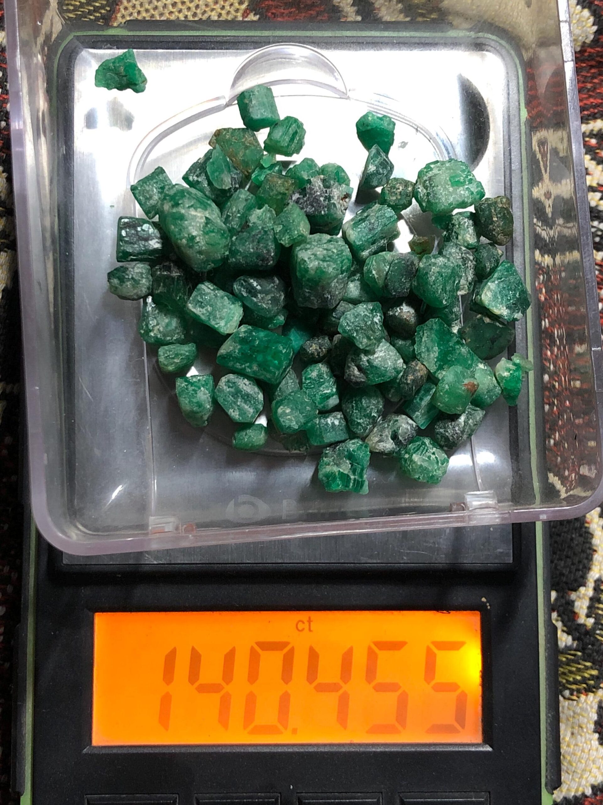 Sawat Emerald Rough Parcel – 140.455 Carats of Natural Green Crystal Rough - Image 8