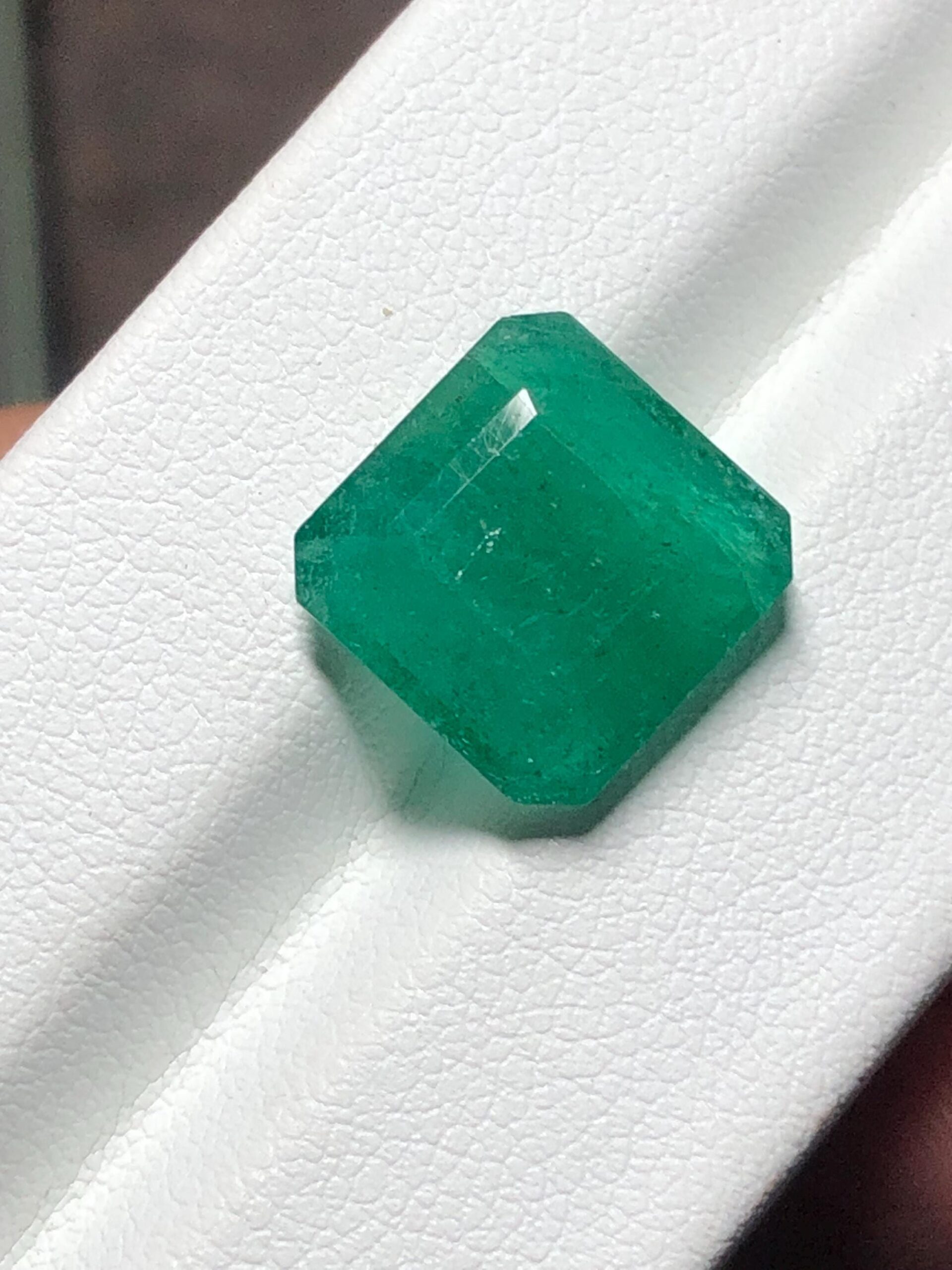 5.785 Carat Emerald Loose Green Gemstone Oval Cut - Origin Zambia - Image 7