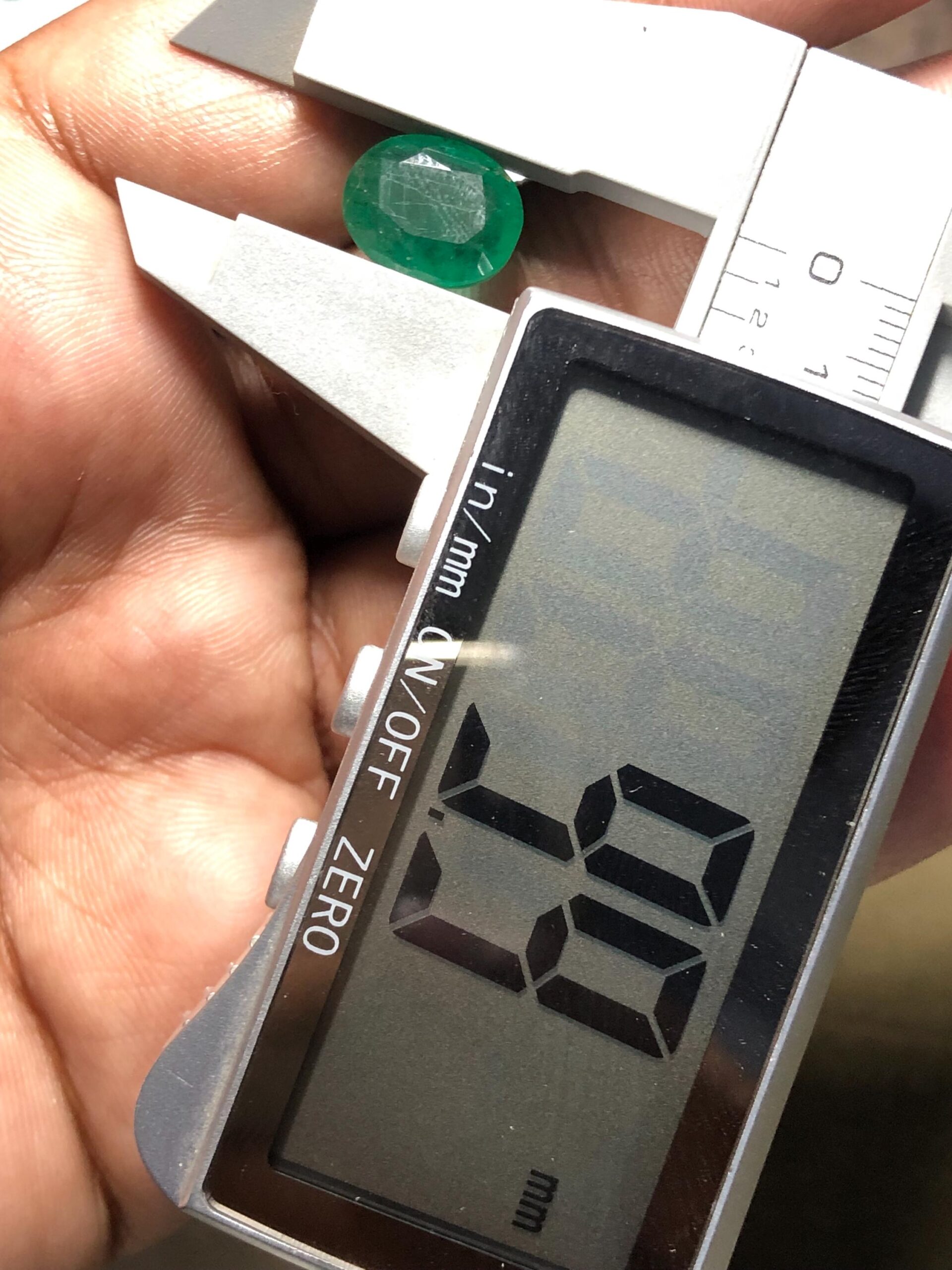 Zambian Emerald • 5.695 Carat Oval Cut Untreated Green Gemstone - Image 9