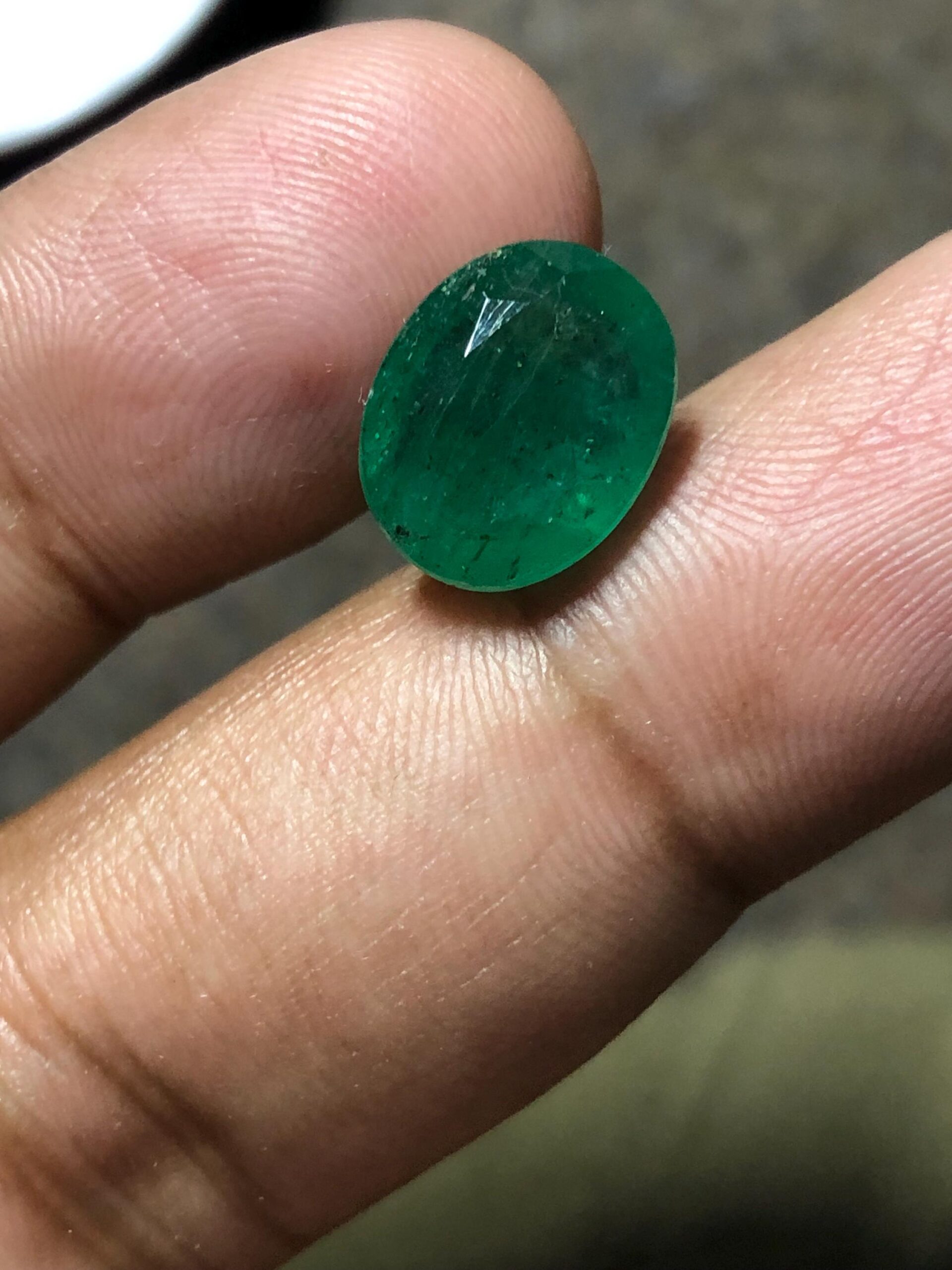 Zambian Emerald • 5.695 Carat Oval Cut Untreated Green Gemstone - Image 7
