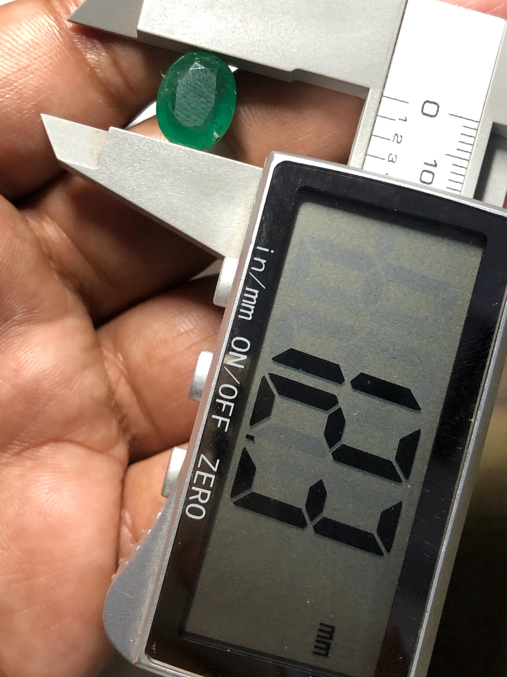 Zambian Emerald • 5.695 Carat Oval Cut Untreated Green Gemstone - Image 10