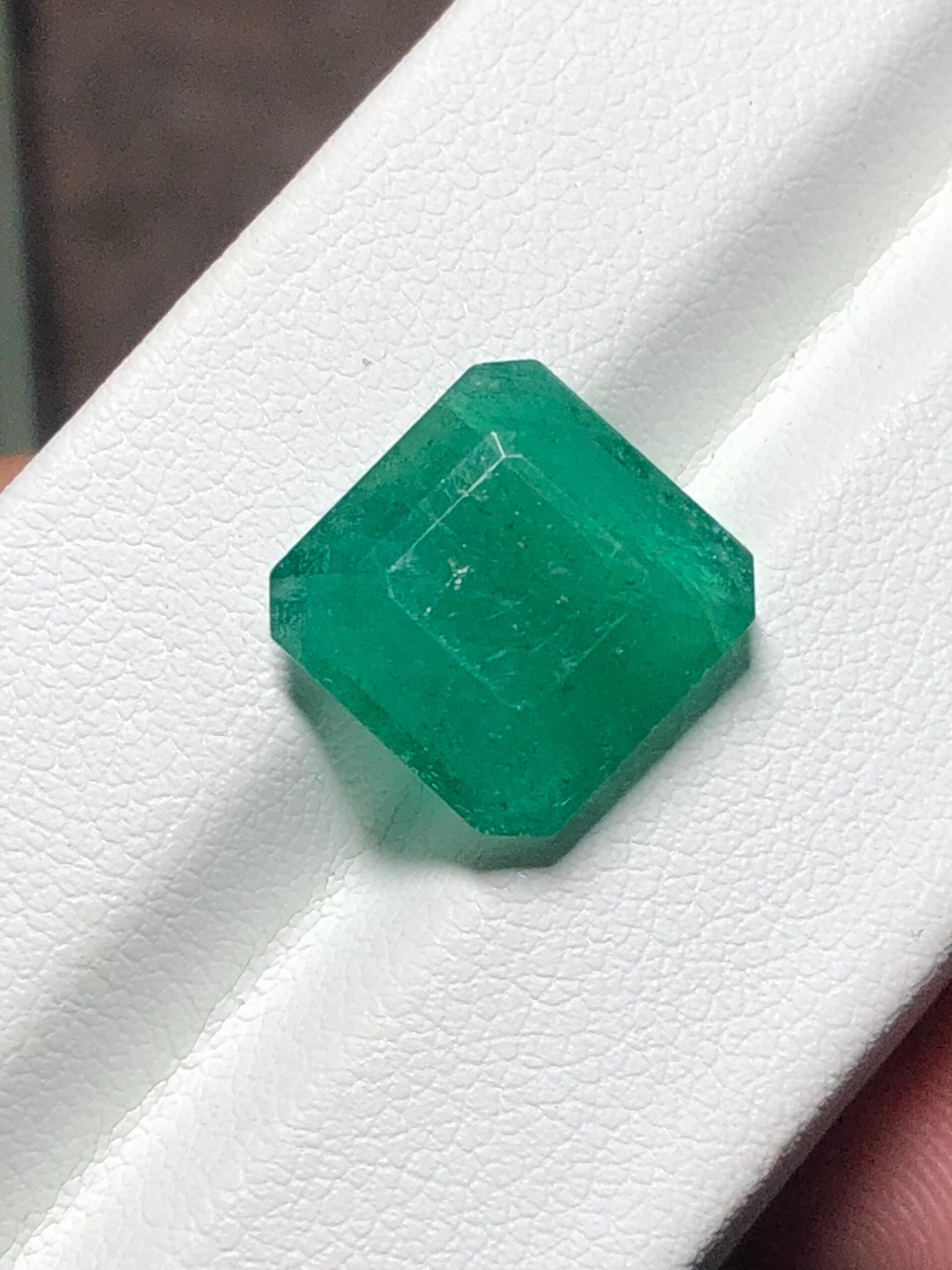5.785 Carat Emerald Loose Green Gemstone Oval Cut - Origin Zambia - Image 4