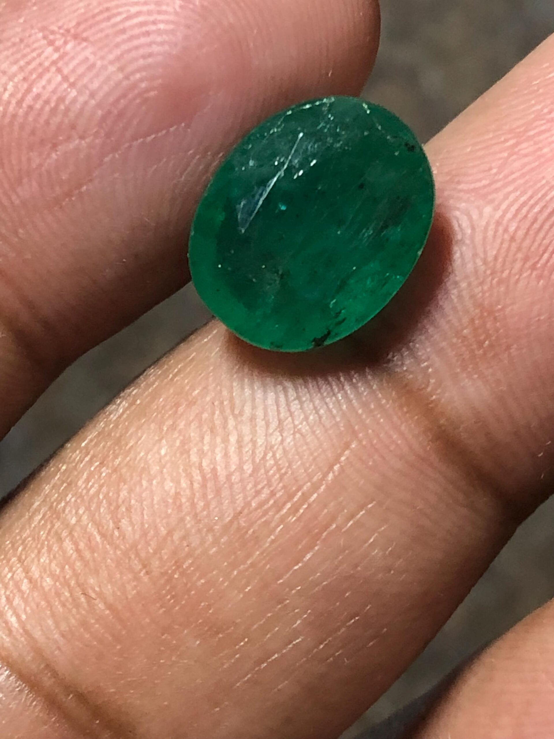 Zambian Emerald • 5.695 Carat Oval Cut Untreated Green Gemstone - Image 4