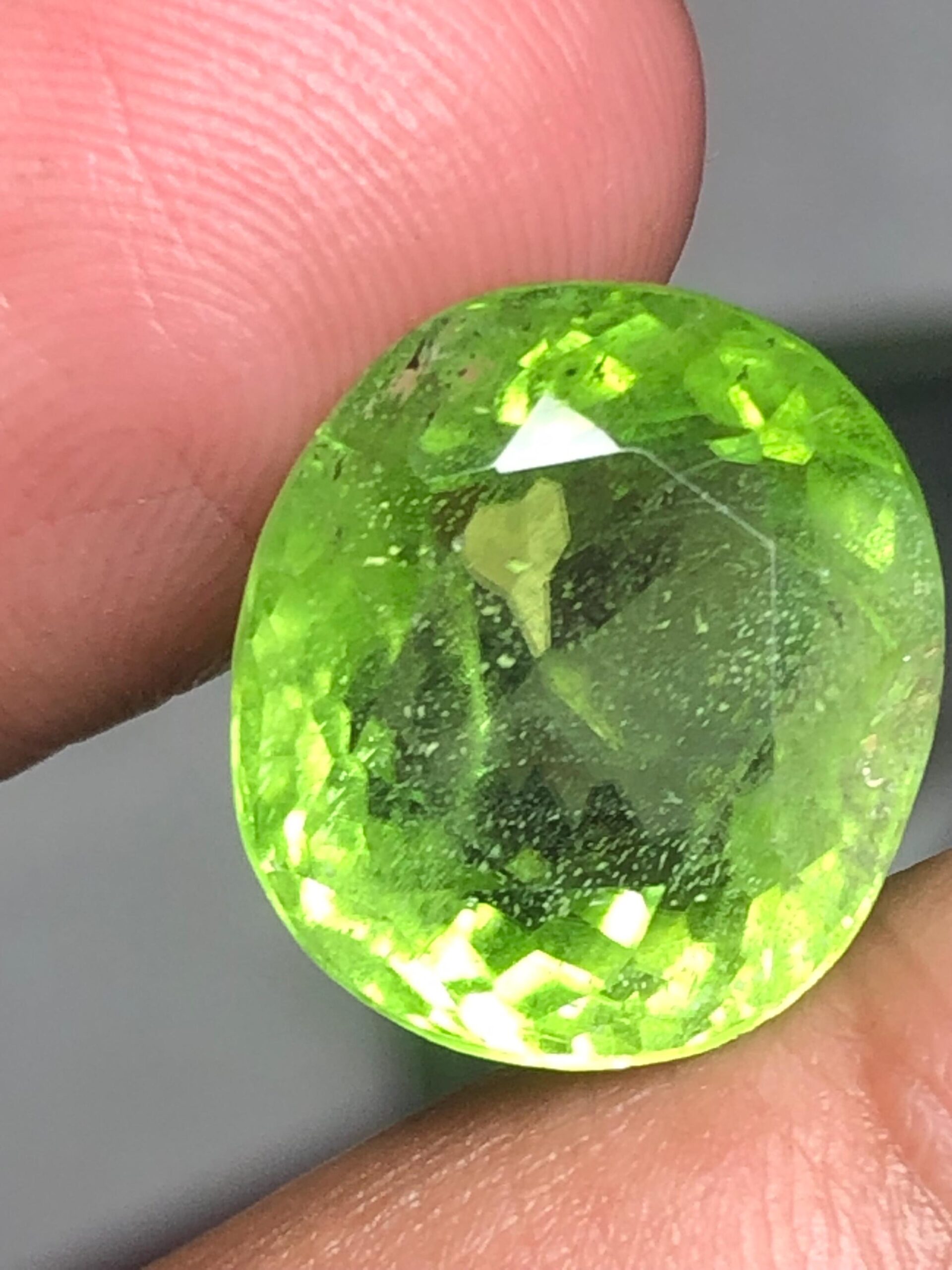 Natural 15.795 Carat Suppat Valley Peridot | Green Cushion Cut Loose Gemstone - Image 4