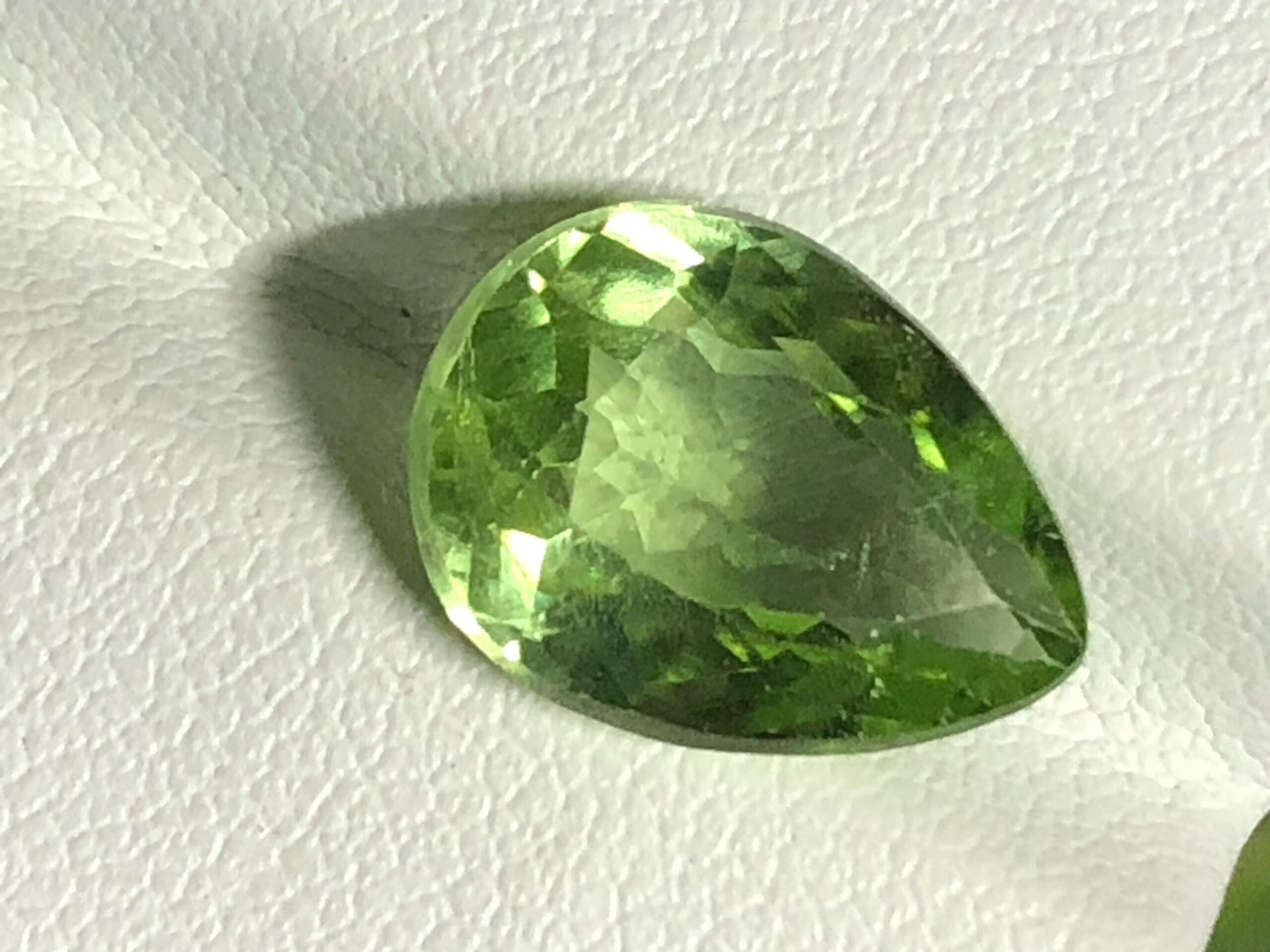 Natural Peridot 4.08 Ct | Oval Cut | Pakistan Mine | Bright Green Loose Gemstone for Jewelry - Image 2