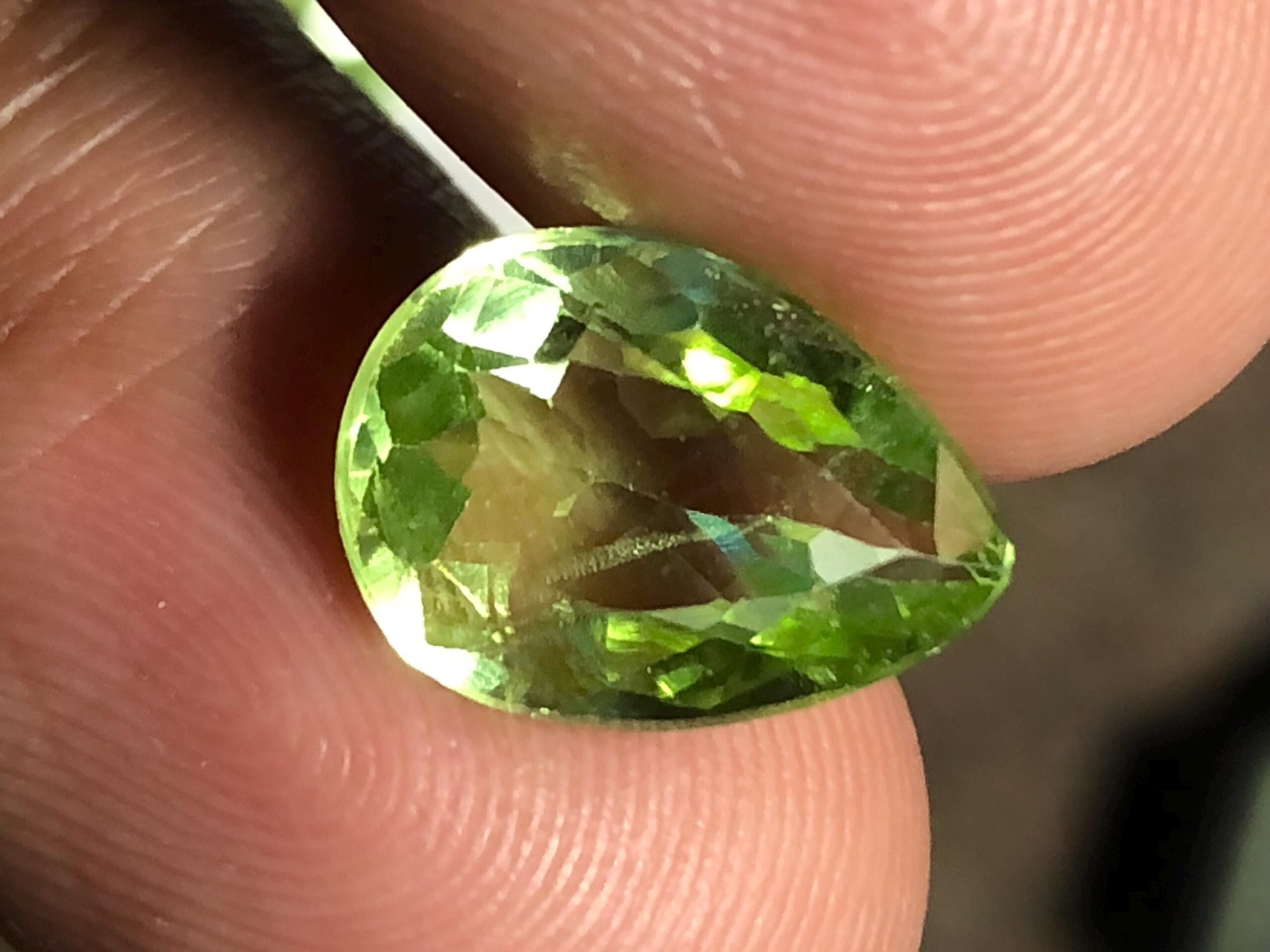 Natural Peridot 4.08 Ct | Oval Cut | Pakistan Mine | Bright Green Loose Gemstone for Jewelry - Image 4