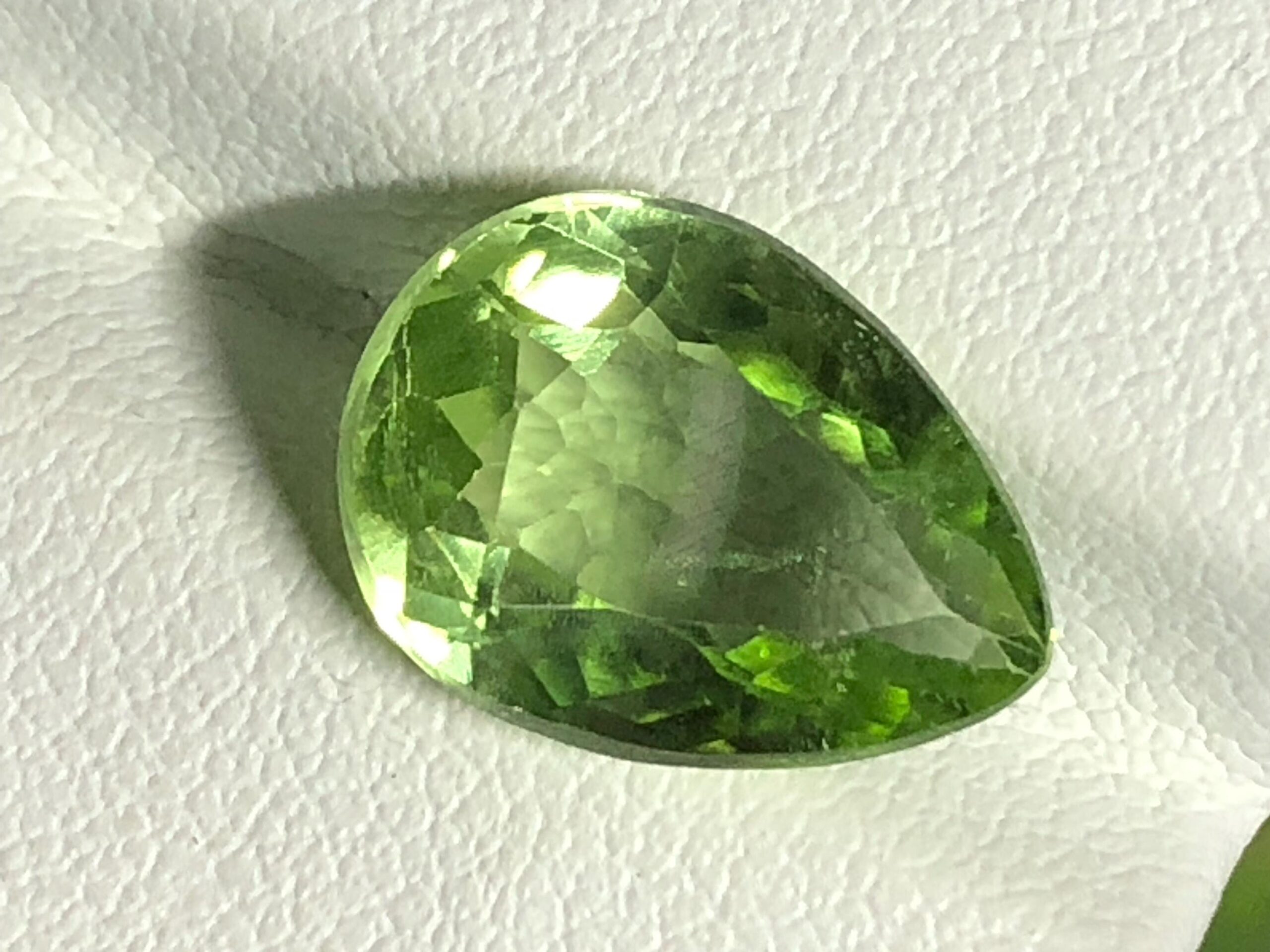 Natural Peridot 4.08 Ct | Oval Cut | Pakistan Mine | Bright Green Loose Gemstone for Jewelry - Image 8