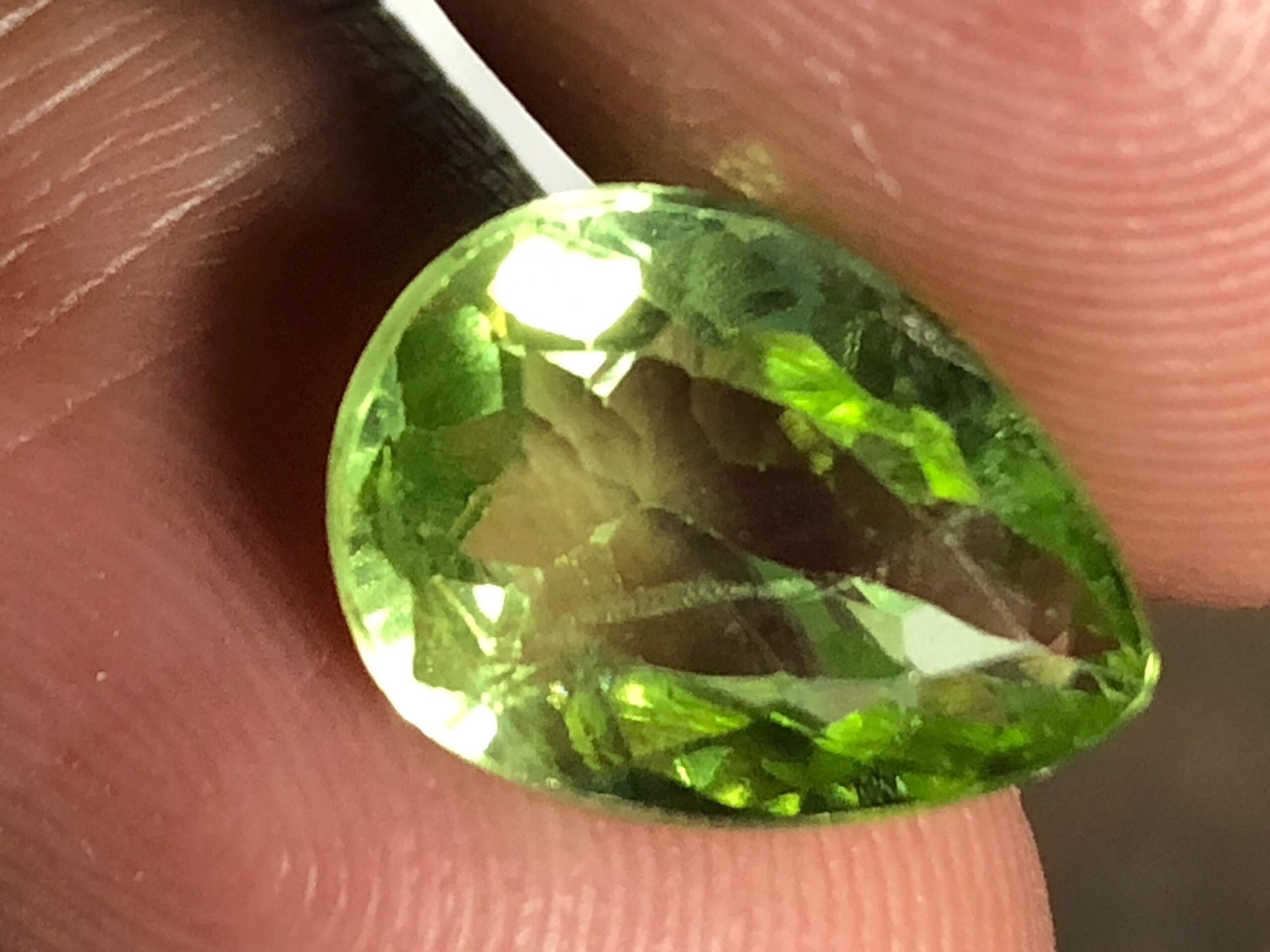 Natural Peridot 4.08 Ct | Oval Cut | Pakistan Mine | Bright Green Loose Gemstone for Jewelry - Image 3