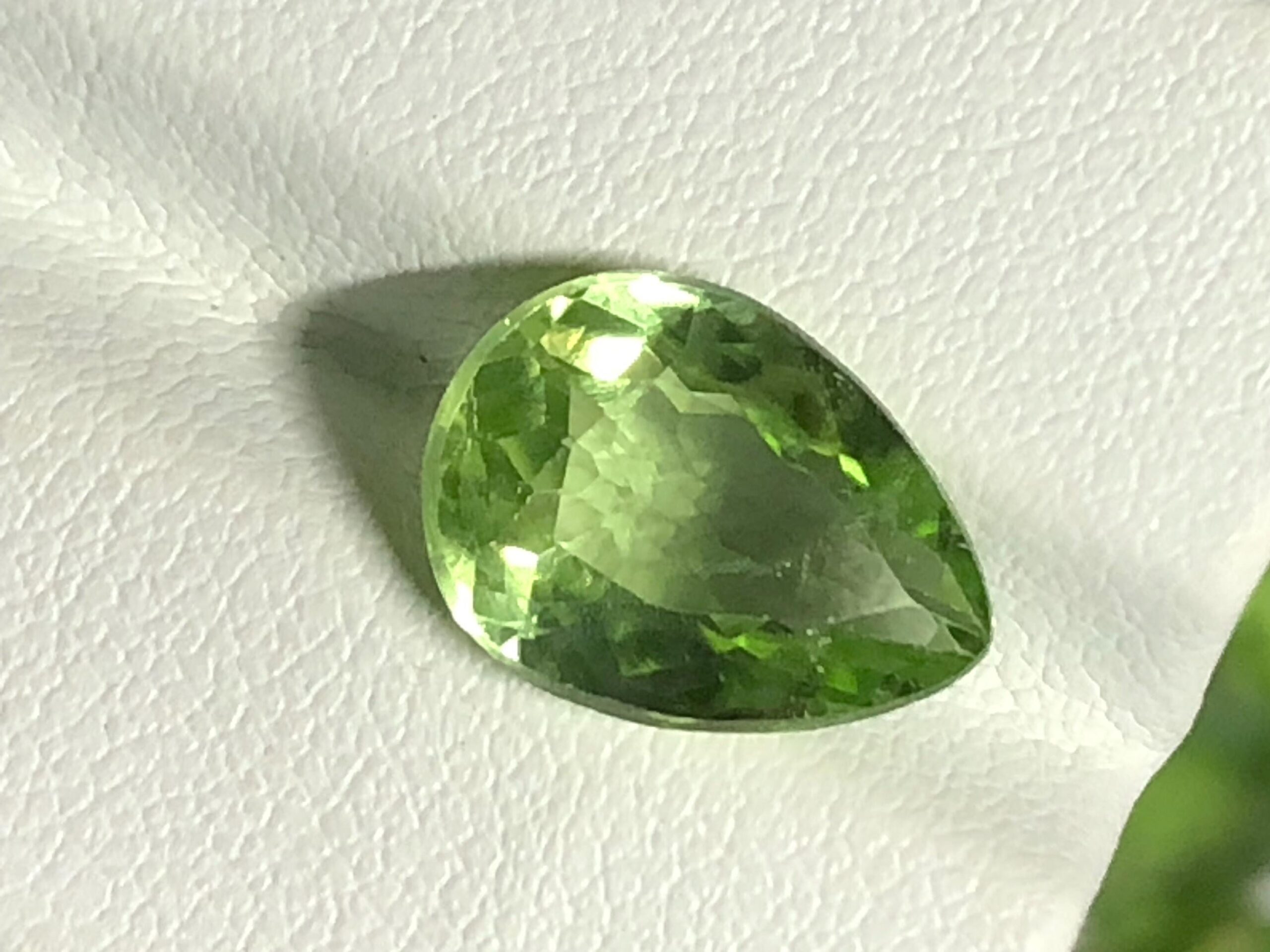 Natural Peridot 4.08 Ct | Oval Cut | Pakistan Mine | Bright Green Loose Gemstone for Jewelry - Image 7