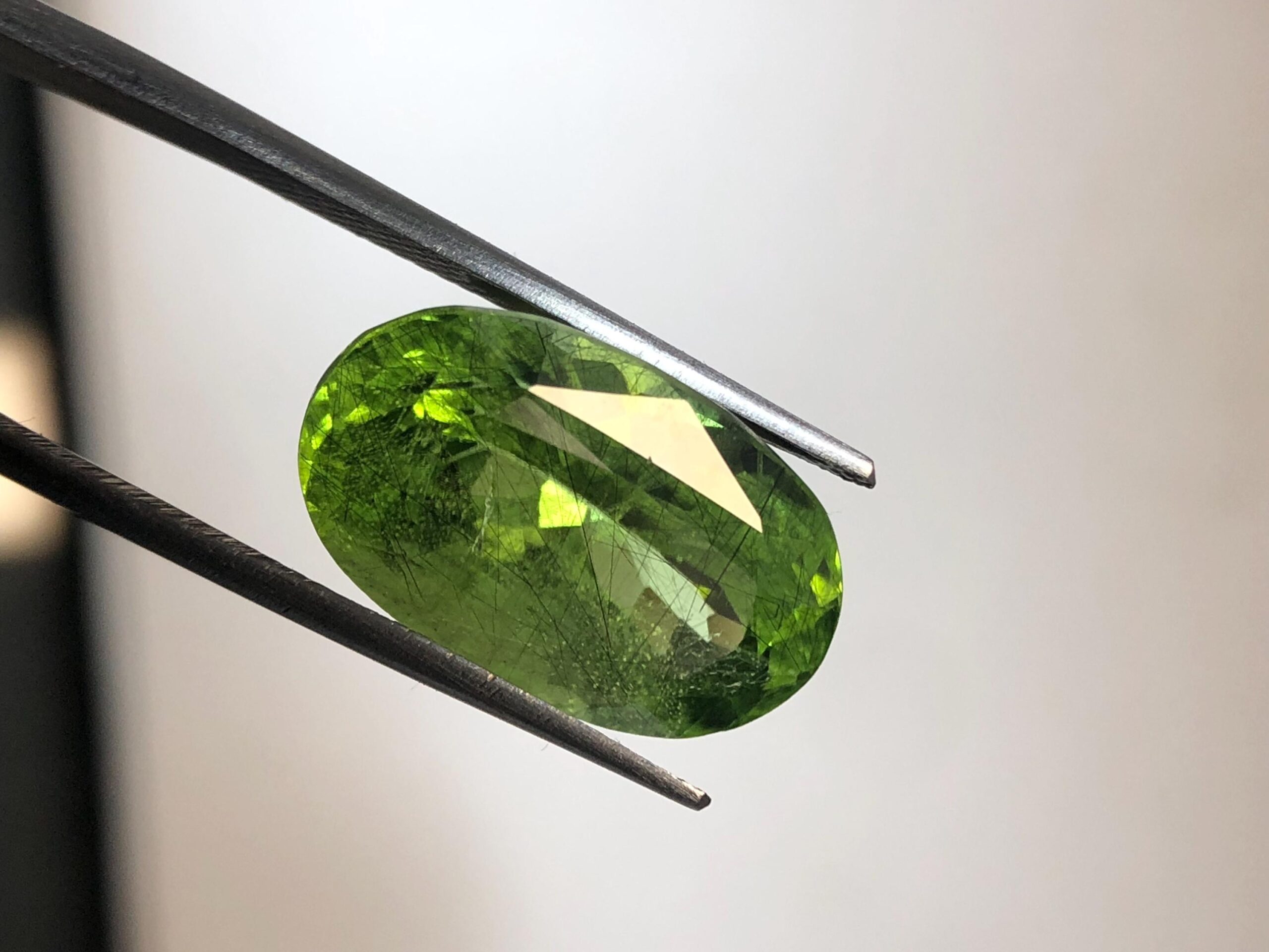 Natural Rutile Peridot Gemstone – Pakistan Green Oval Cut, 13.770 Carat - Image 2