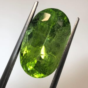 Natural Rutile Peridot Gemstone – Pakistan Green Oval Cut, 13.770 Carat