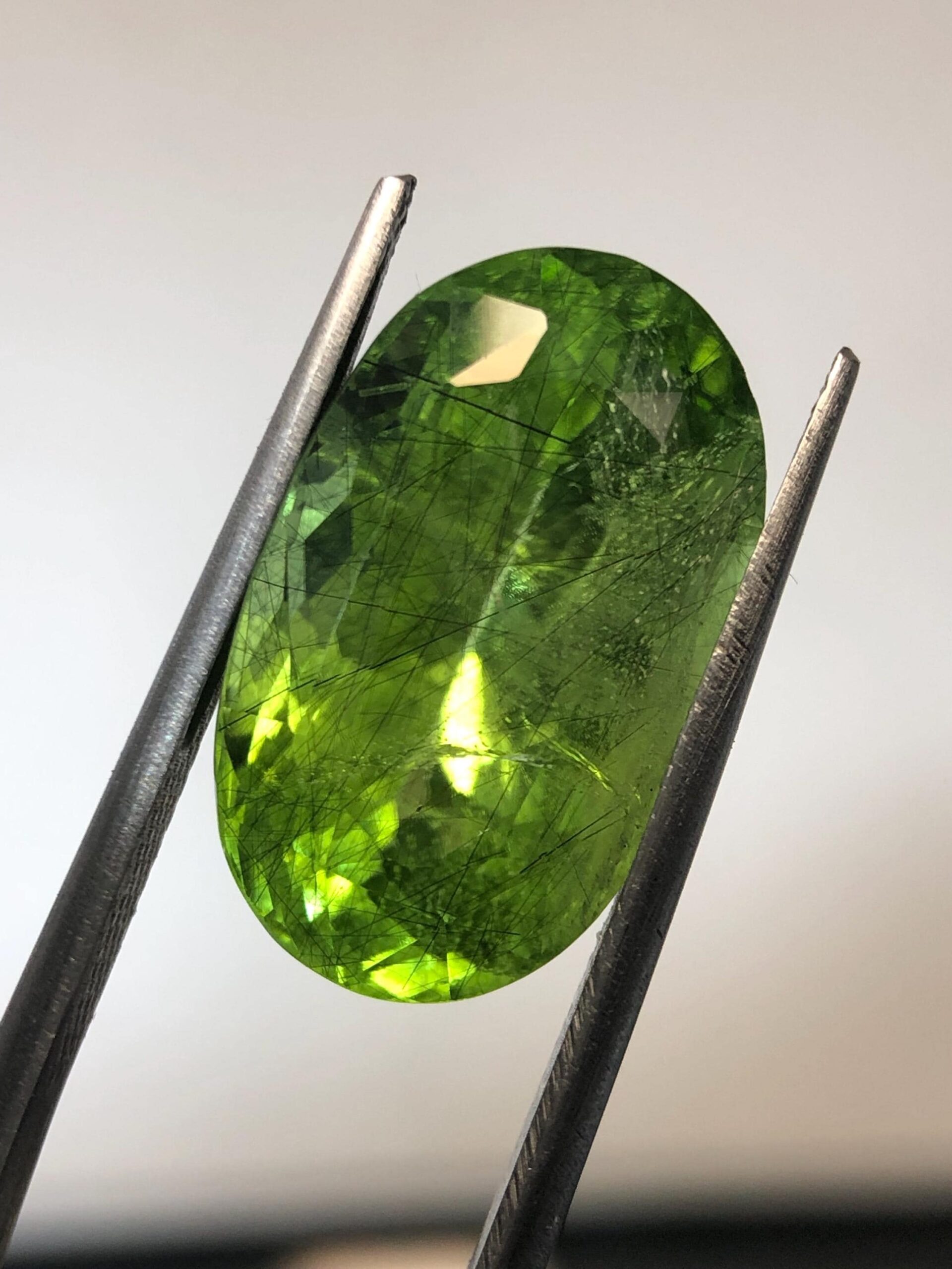 Natural Rutile Peridot Gemstone – Pakistan Green Oval Cut, 13.770 Carat