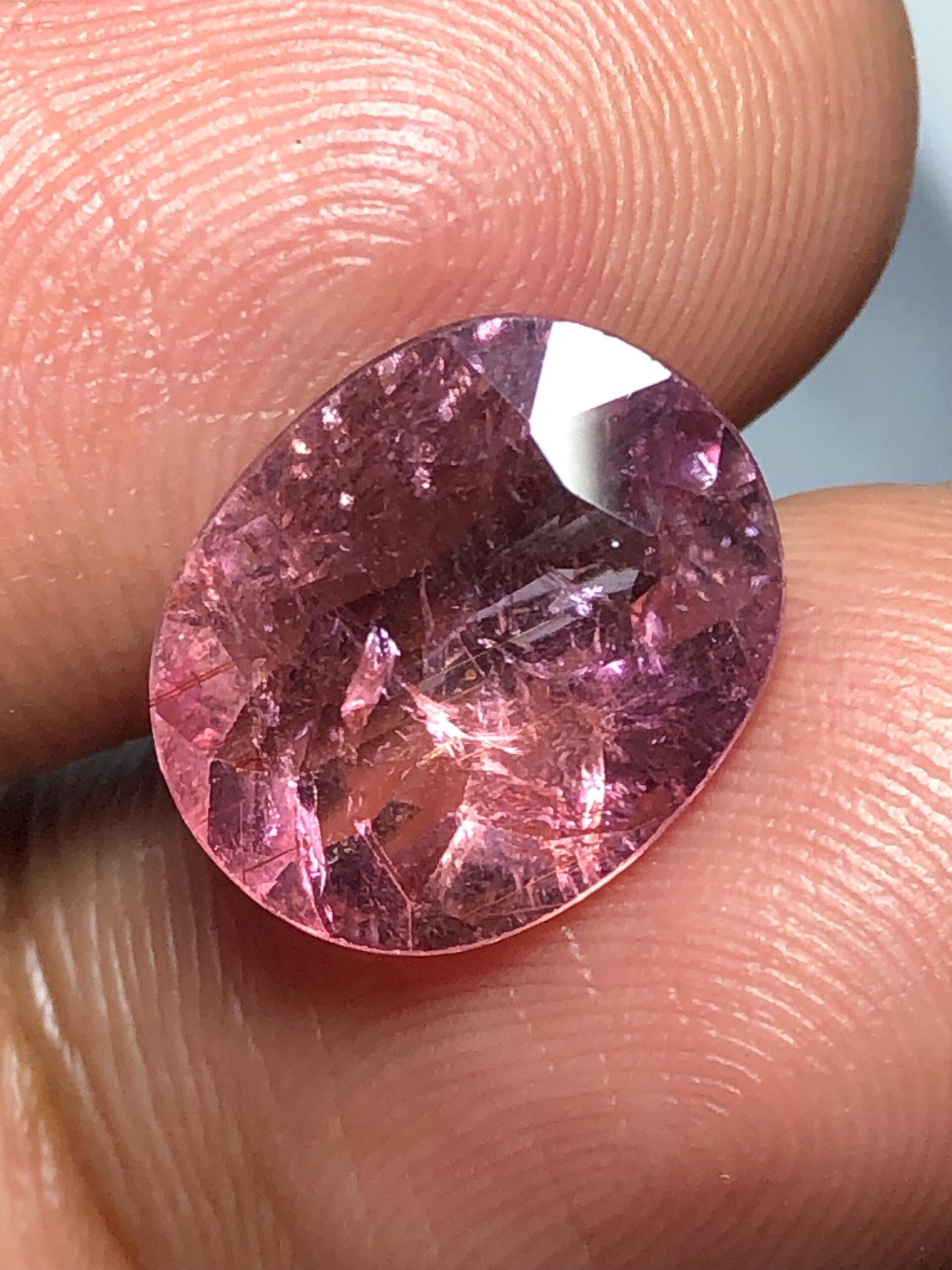 Natural Pink Tourmaline Oval Gemstone for Jewelry Making (4.28 Ct, 12.7x10.4 mm) - Image 3