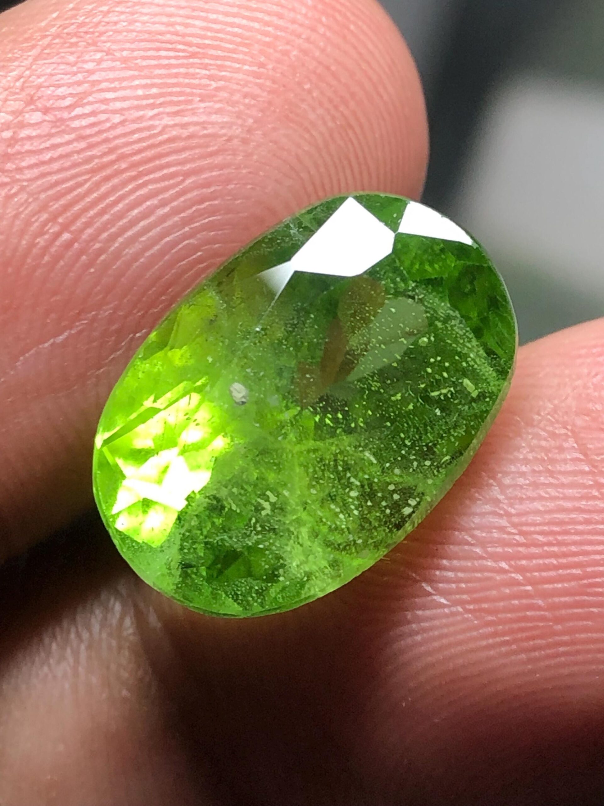 Natural 11.48 Carat Peridot Gemstone – Faceted Oval Cut | Vibrant Green Loose Gem - Image 8