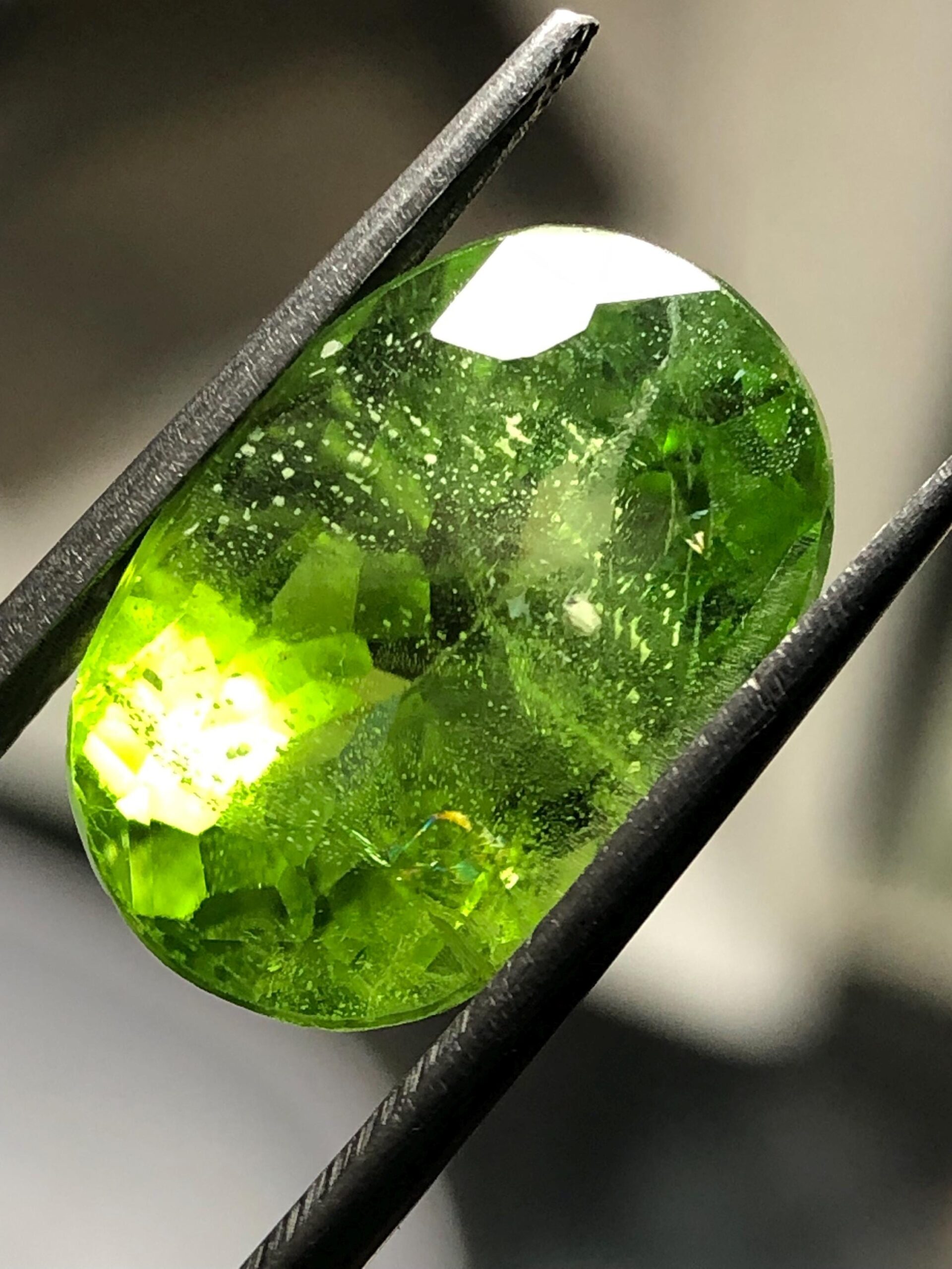 Natural 11.48 Carat Peridot Gemstone – Faceted Oval Cut | Vibrant Green Loose Gem
