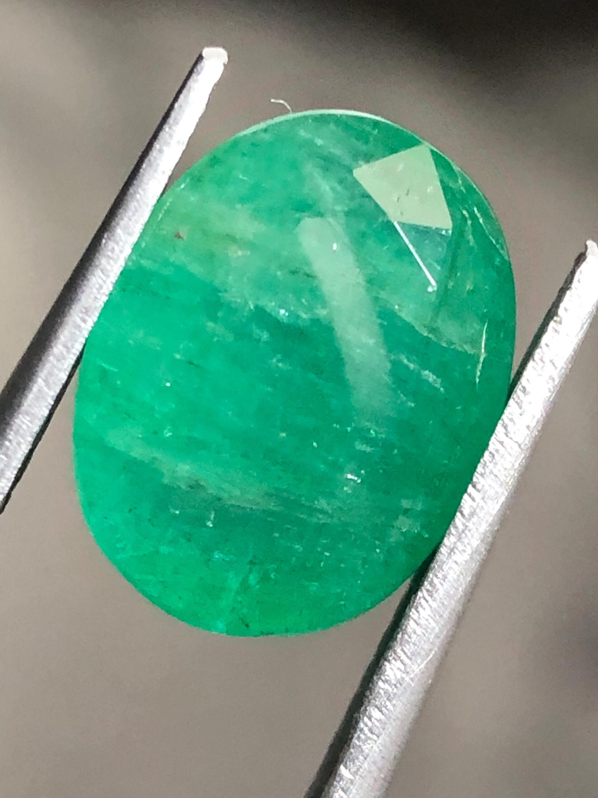 Natural Zambian Emerald 4.31 Carat Oval Cut Loose Gemstone for Ring Pendant - Image 3