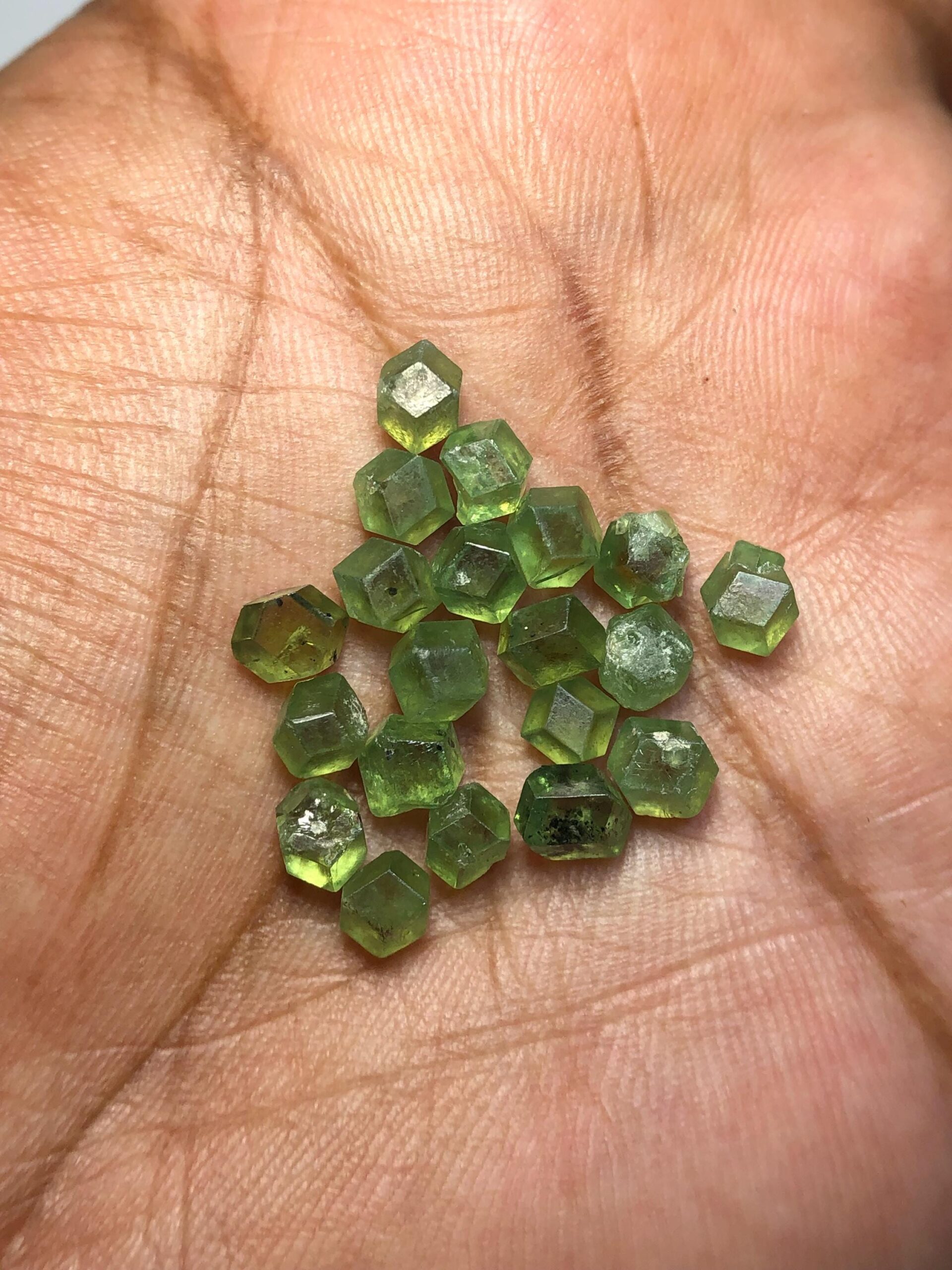 Natural Demantoid Garnet Lot – 21.20 Carats | 20 Pieces | 4.5–6.5 mm - Image 6