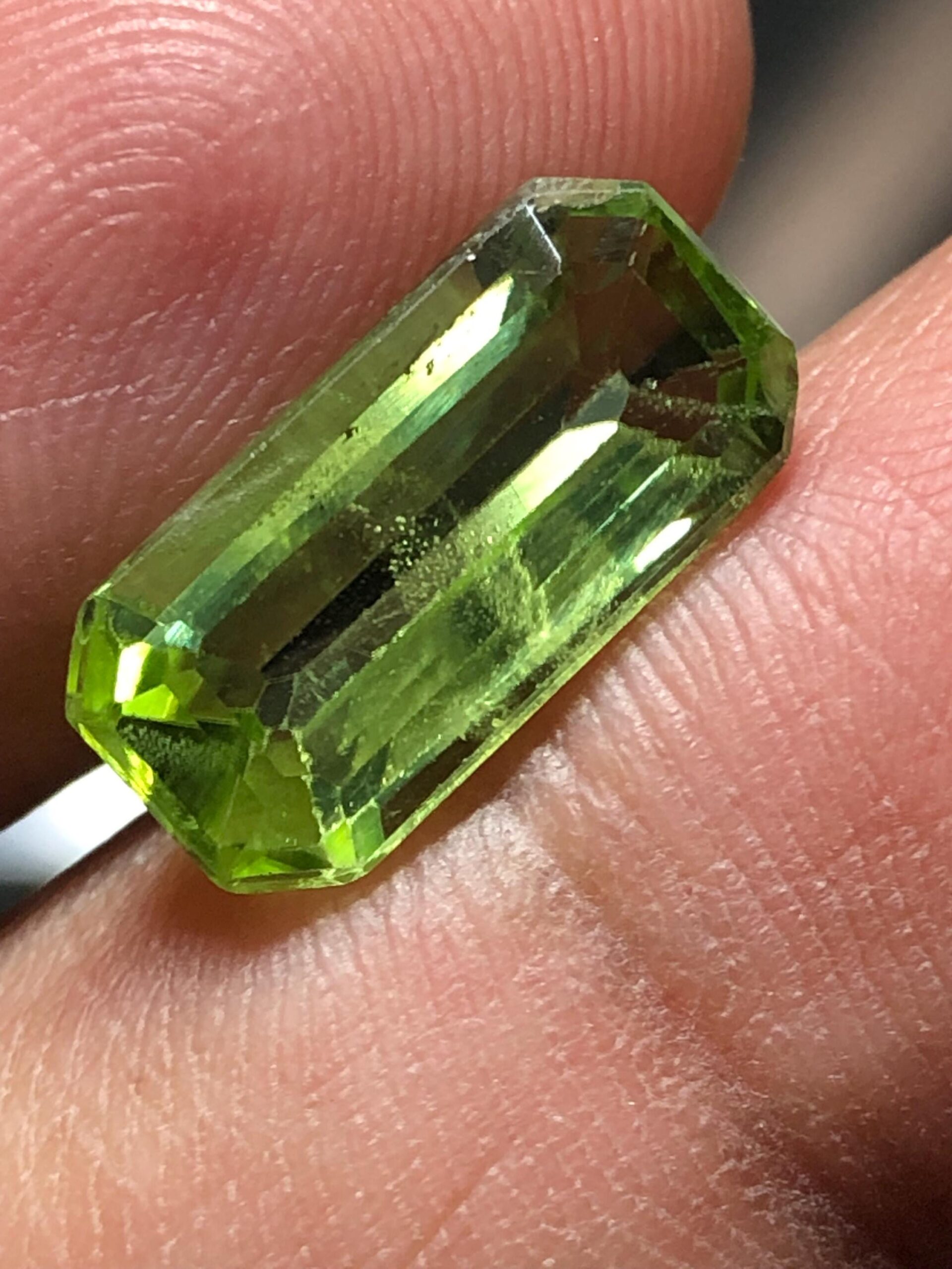 Natural Peridot Emerald Cut Gemstone, Pakistan Olive Green Peridot (14x6.8 mm)