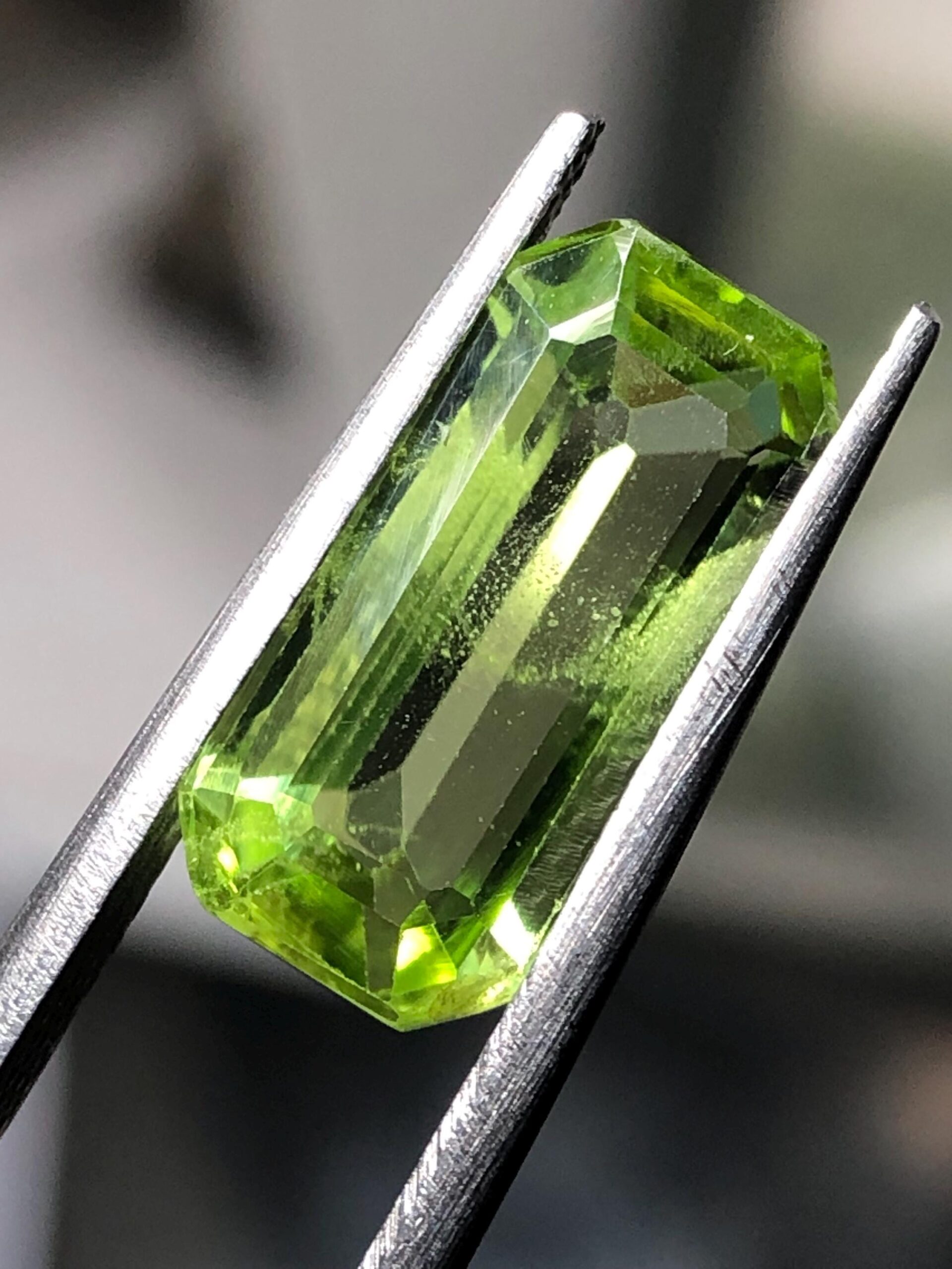 Natural Peridot Emerald Cut Gemstone, Pakistan Olive Green Peridot (14x6.8 mm) - Image 6