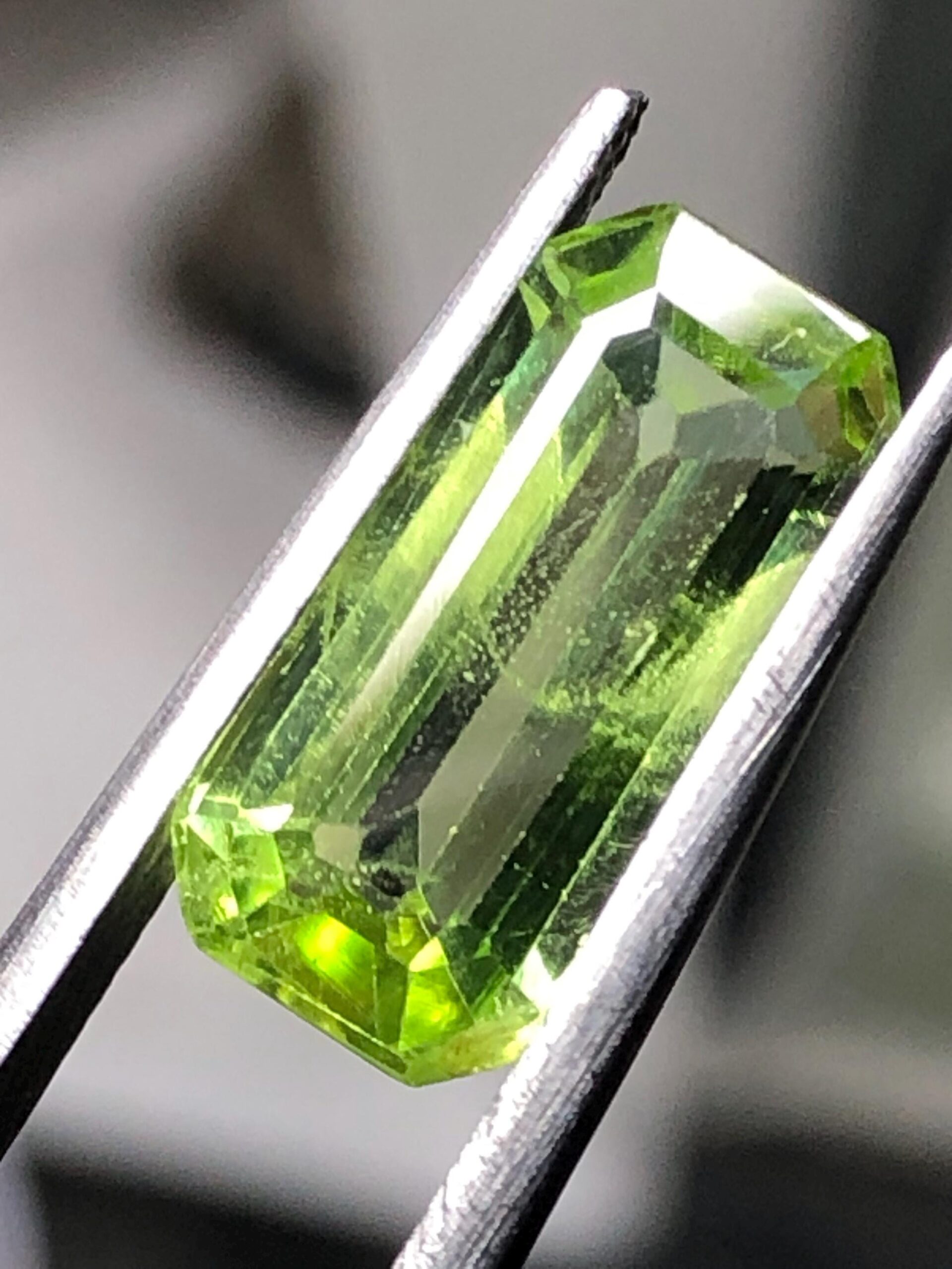 Natural Peridot Emerald Cut Gemstone, Pakistan Olive Green Peridot (14x6.8 mm) - Image 2