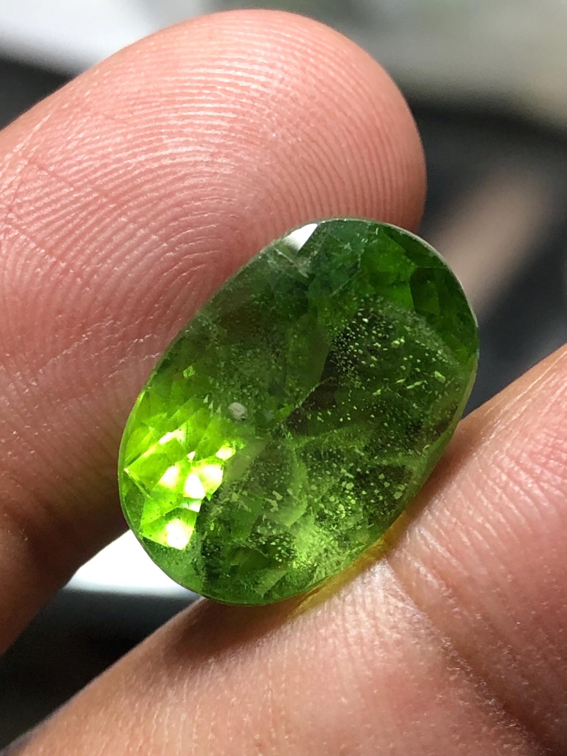 Natural 11.48 Carat Peridot Gemstone – Faceted Oval Cut | Vibrant Green Loose Gem - Image 4