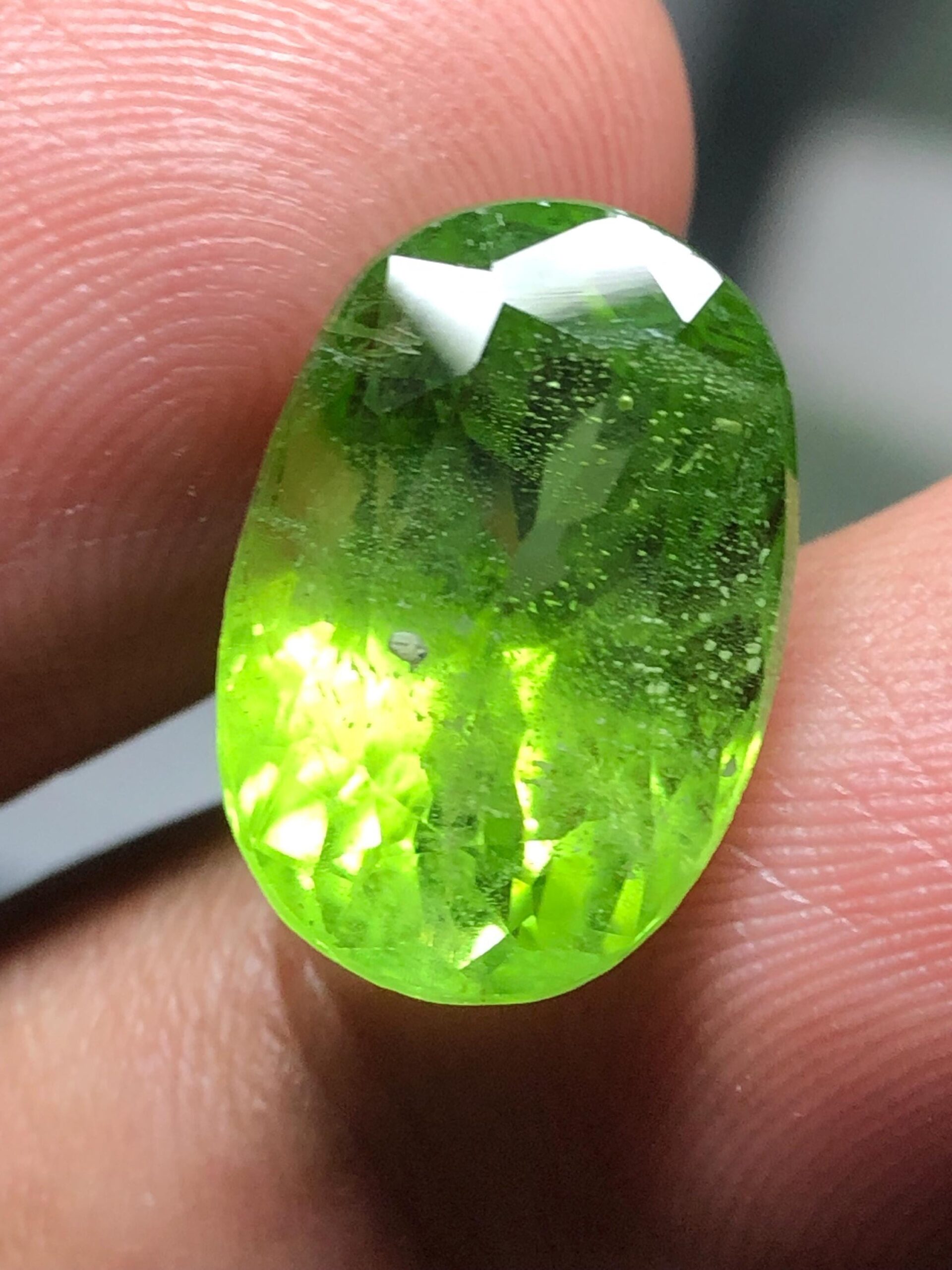 Natural 11.48 Carat Peridot Gemstone – Faceted Oval Cut | Vibrant Green Loose Gem - Image 6