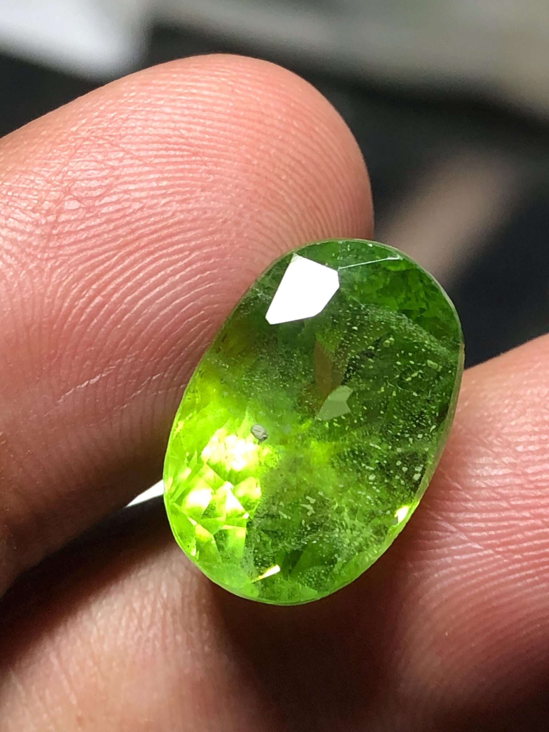 Natural 11.48 Carat Peridot Gemstone – Faceted Oval Cut | Vibrant Green Loose Gem - Image 7