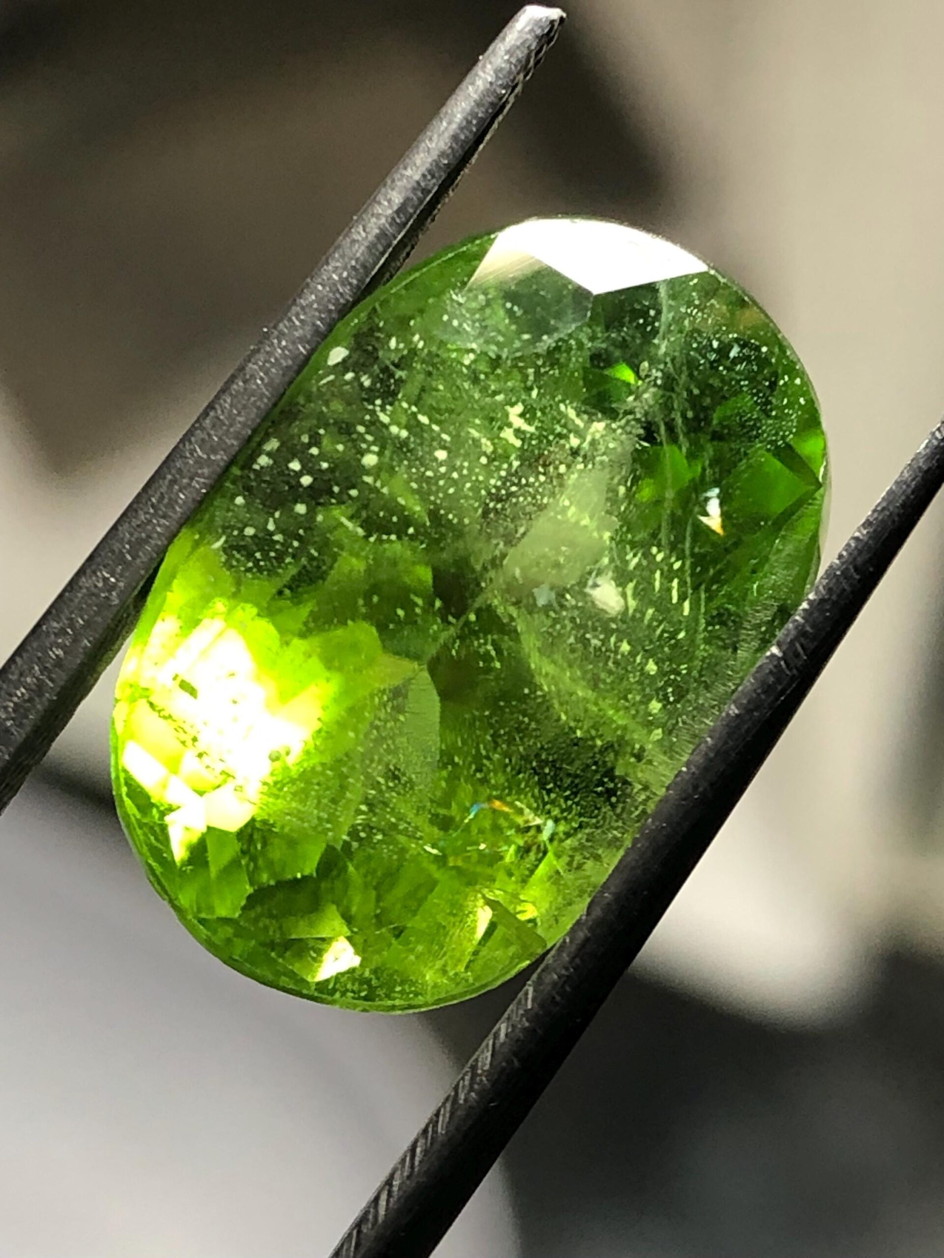 Natural 11.48 Carat Peridot Gemstone – Faceted Oval Cut | Vibrant Green Loose Gem - Image 5