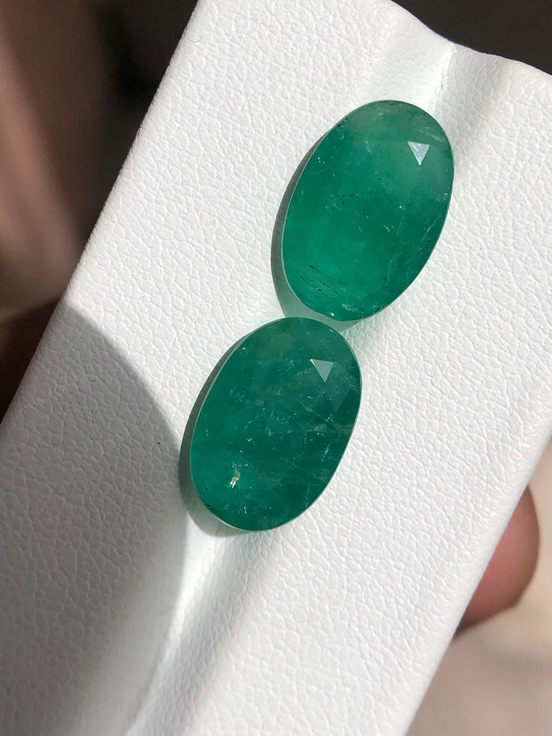 Natural Zambian Emerald Pair | 9.50 Carat Oval Faceted Matching Stones - Image 6