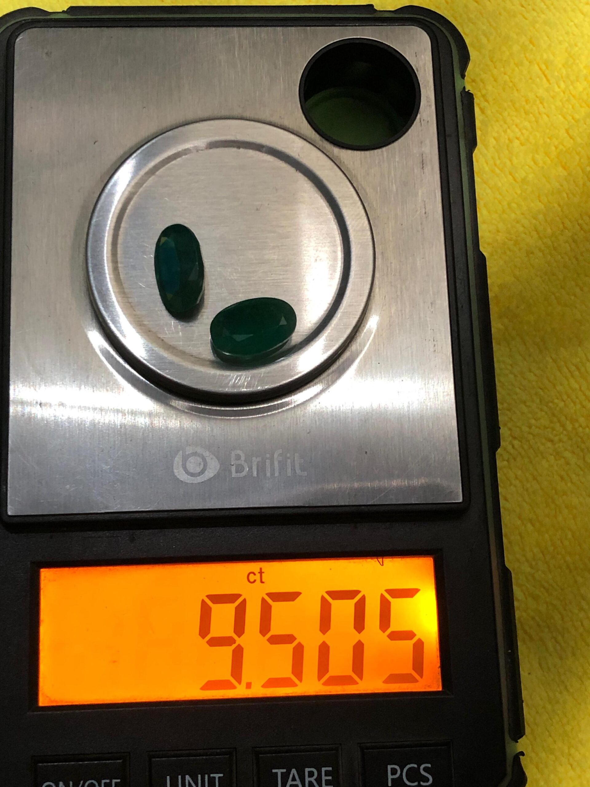 Natural Zambian Emerald Pair | 9.50 Carat Oval Faceted Matching Stones - Image 9