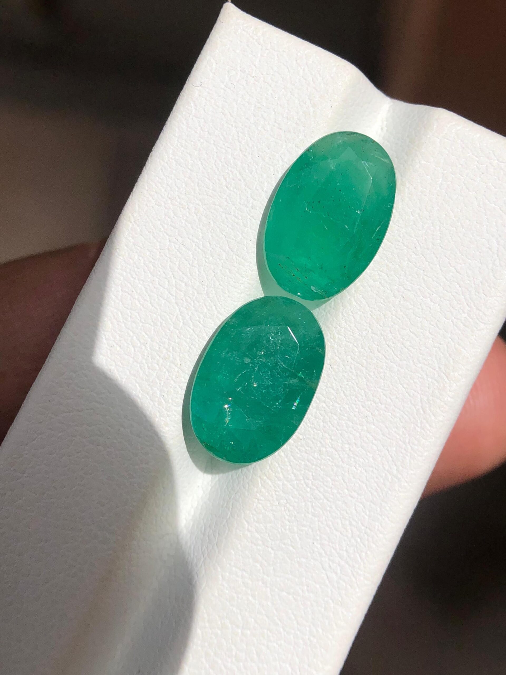 Natural Zambian Emerald Pair | 9.50 Carat Oval Faceted Matching Stones - Image 3