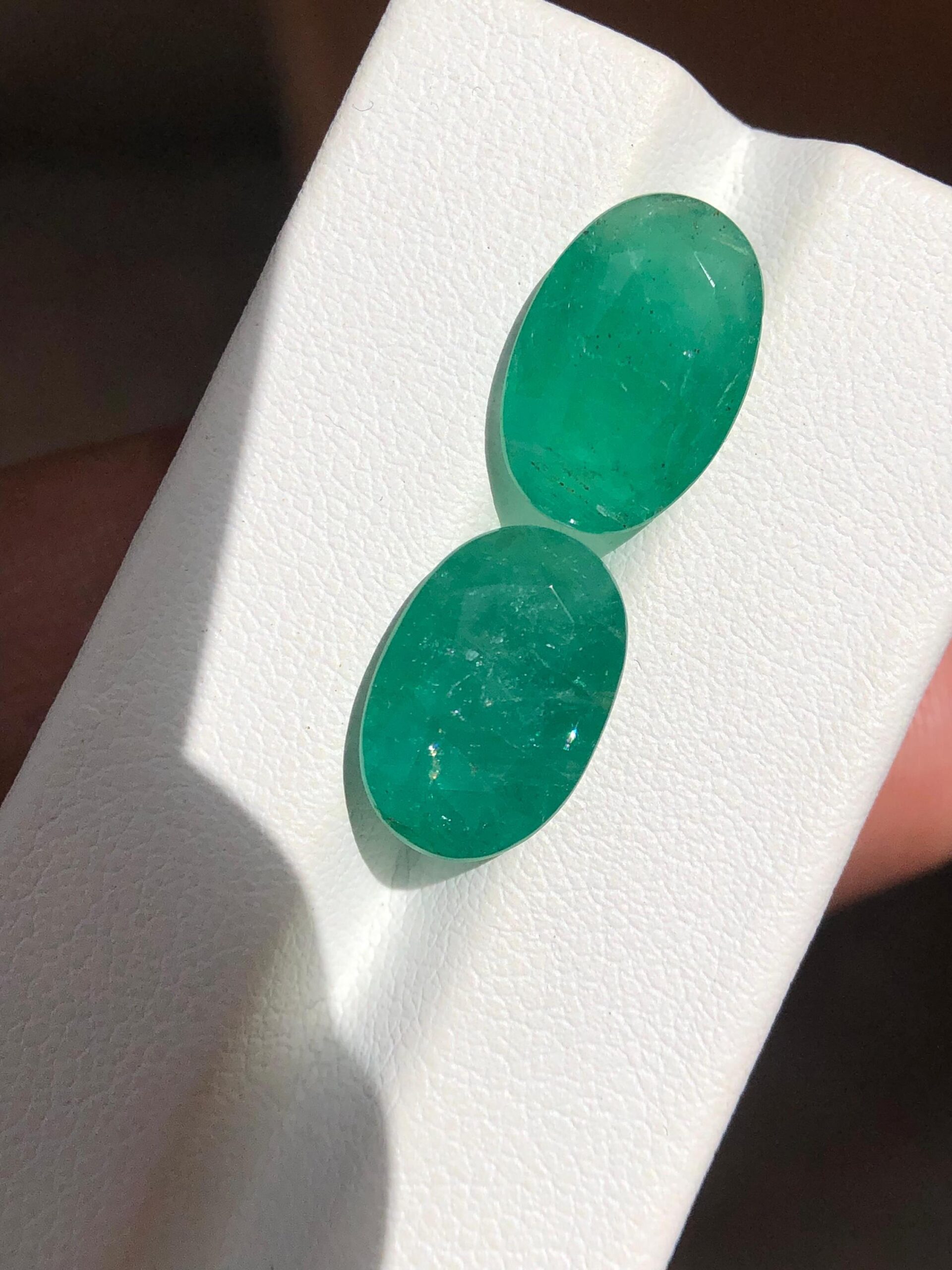 Natural Zambian Emerald Pair | 9.50 Carat Oval Faceted Matching Stones - Image 5