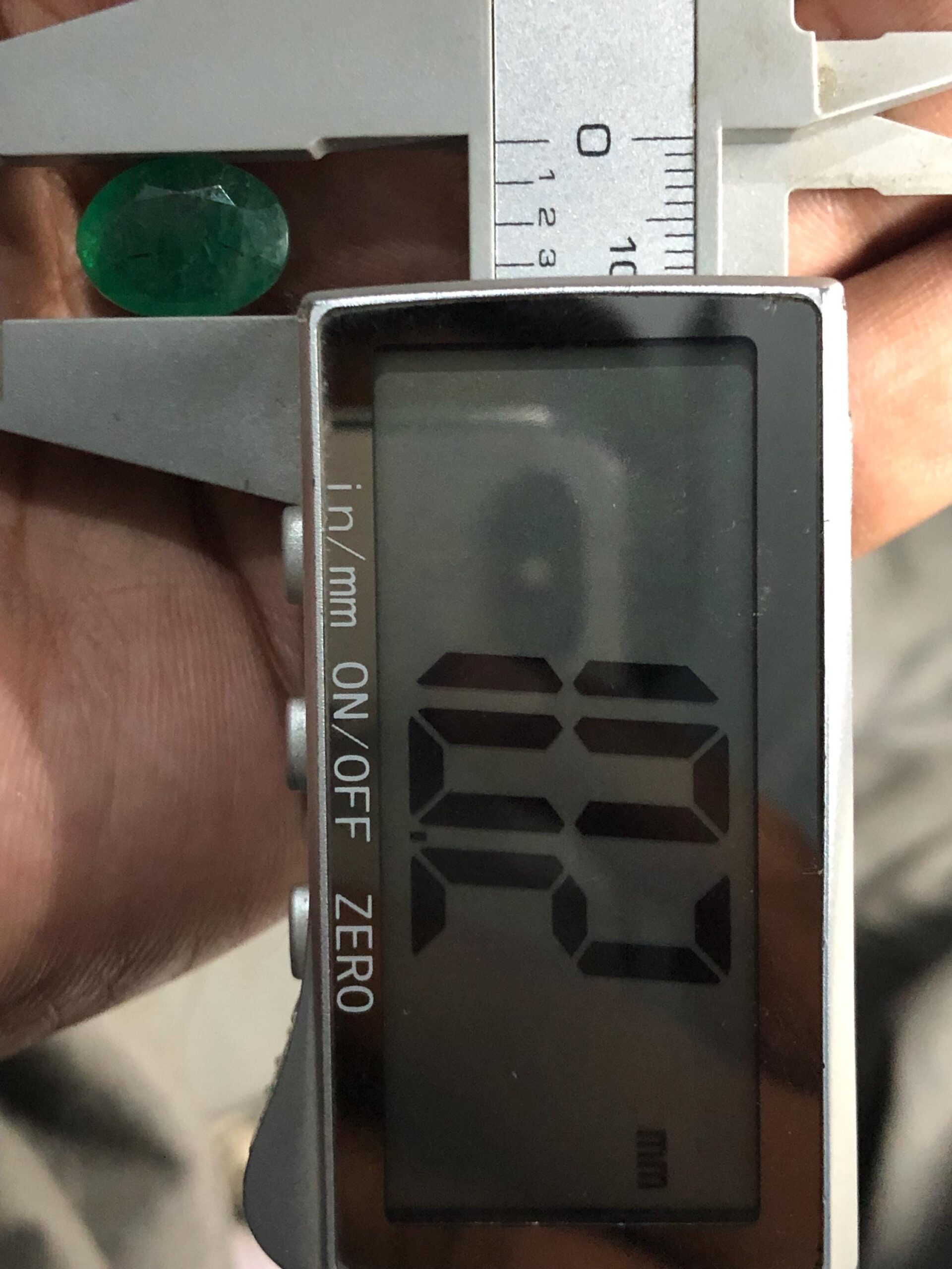 Natural Emerald 5.615 Carat Oval Cut | Vivid Green Color | Origin Zambia - Image 7