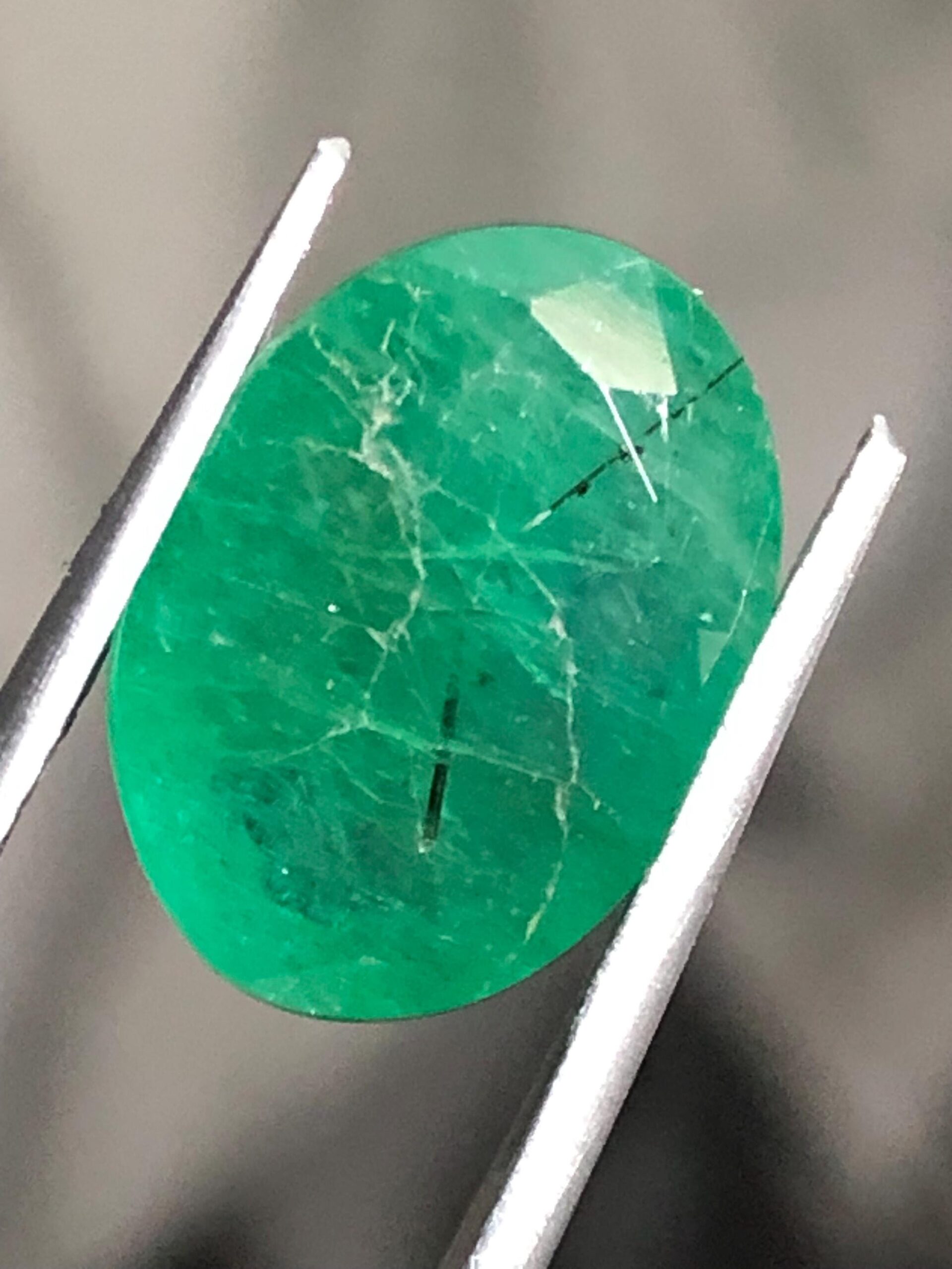Natural Emerald 5.615 Carat Oval Cut | Vivid Green Color | Origin Zambia - Image 5