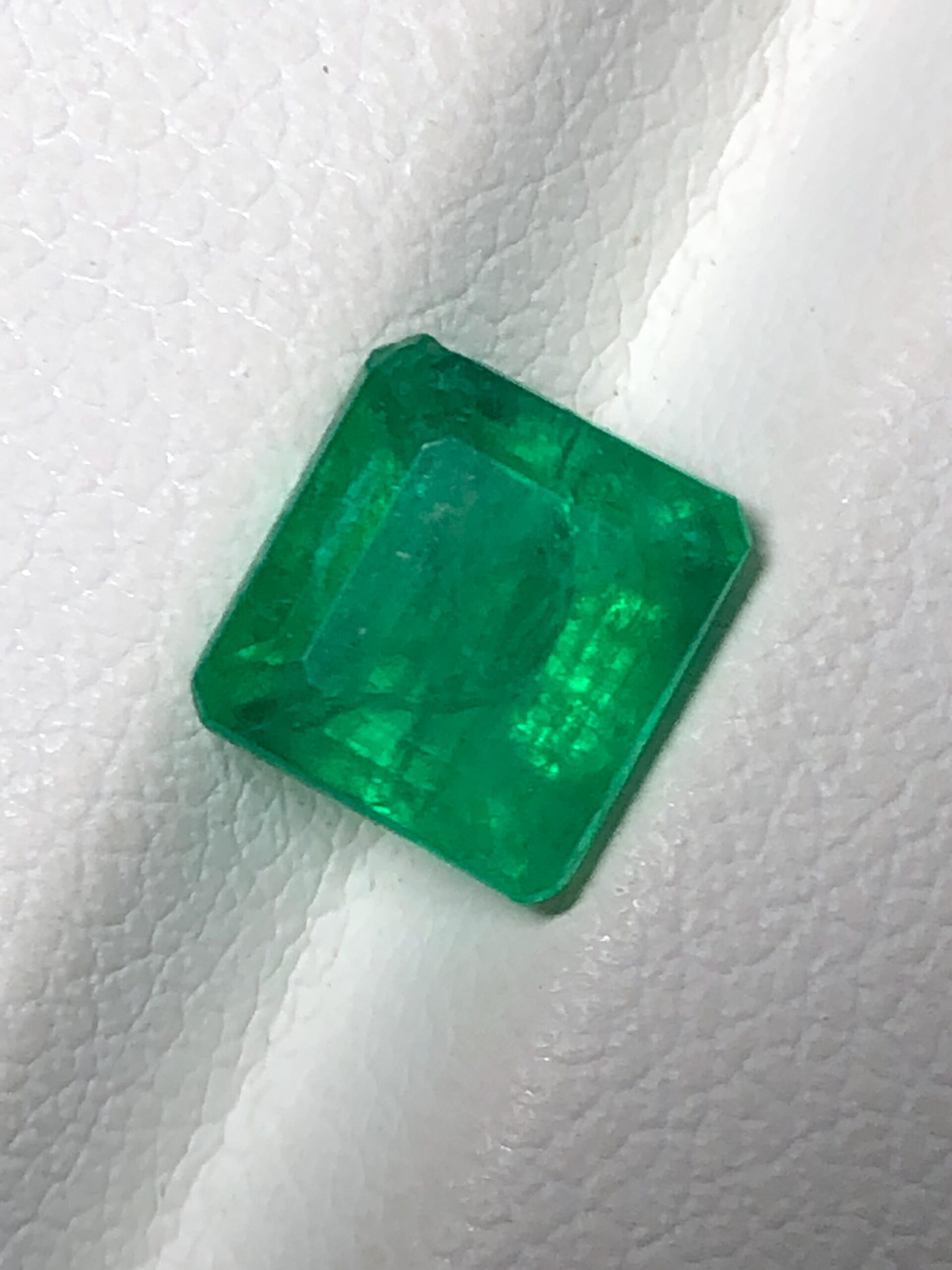 Natural Swat Pakistan Emerald: 1.44 Ct Emerald Cut Loose Gemstone (6.7x6.3mm) - Image 3