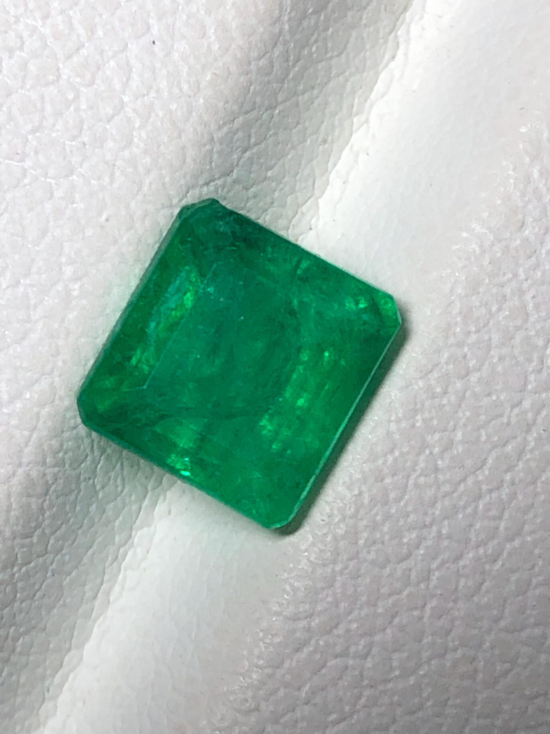 Natural Swat Pakistan Emerald: 1.44 Ct Emerald Cut Loose Gemstone (6.7x6.3mm) - Image 5