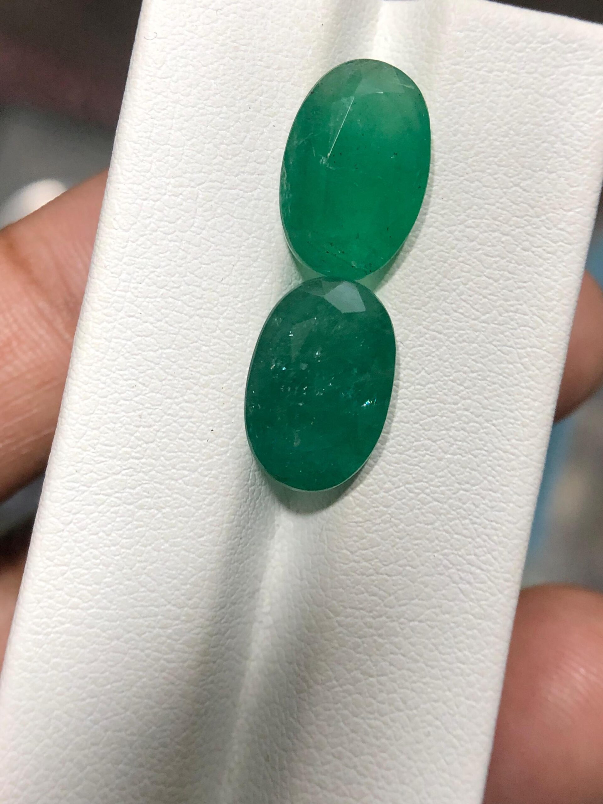 Natural Zambian Emerald Pair | 9.50 Carat Oval Faceted Matching Stones - Image 4