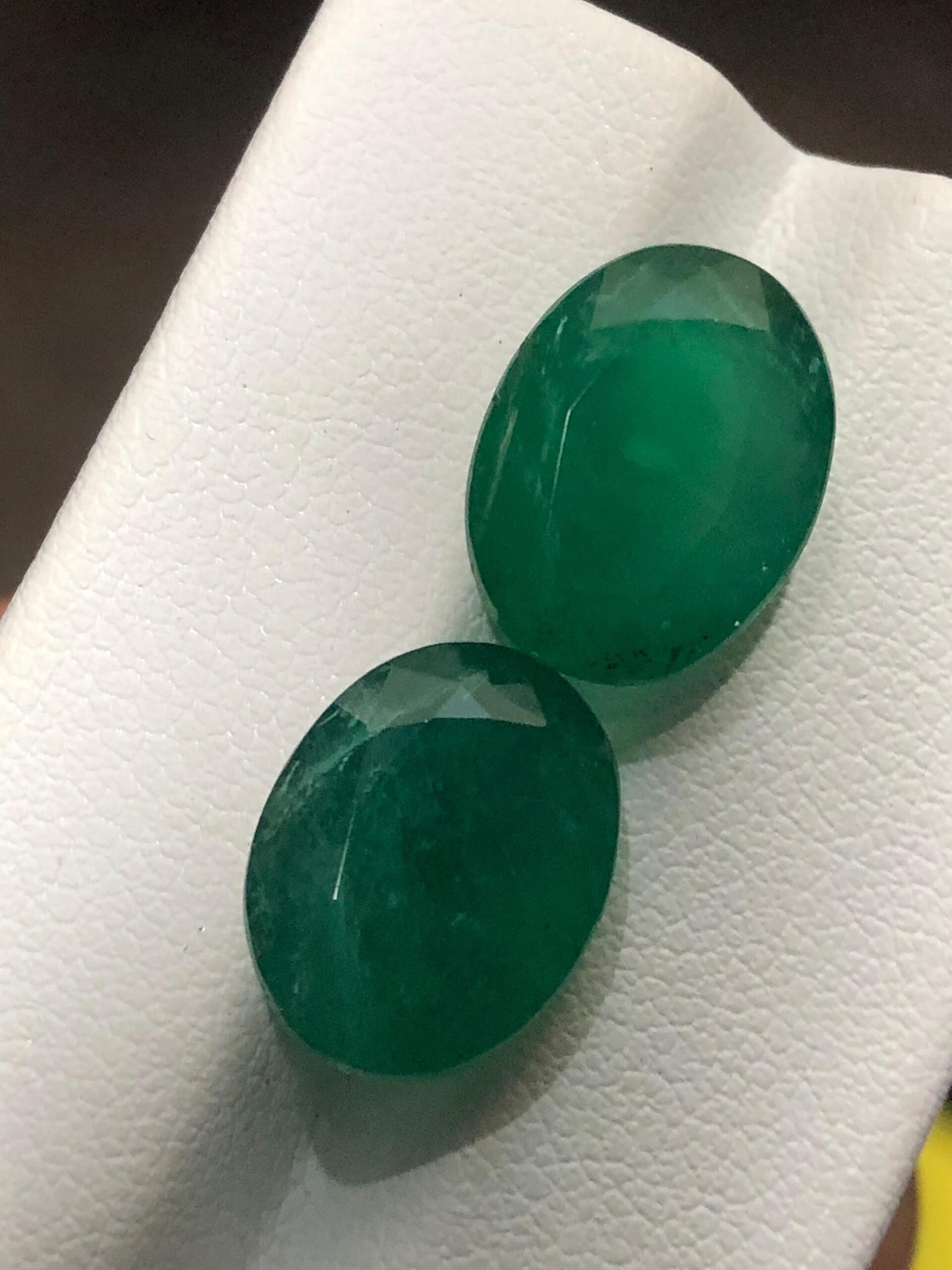 Natural Zambian Emerald Pair 11.40 Ct Oval Matching Green Gemstones - Image 3