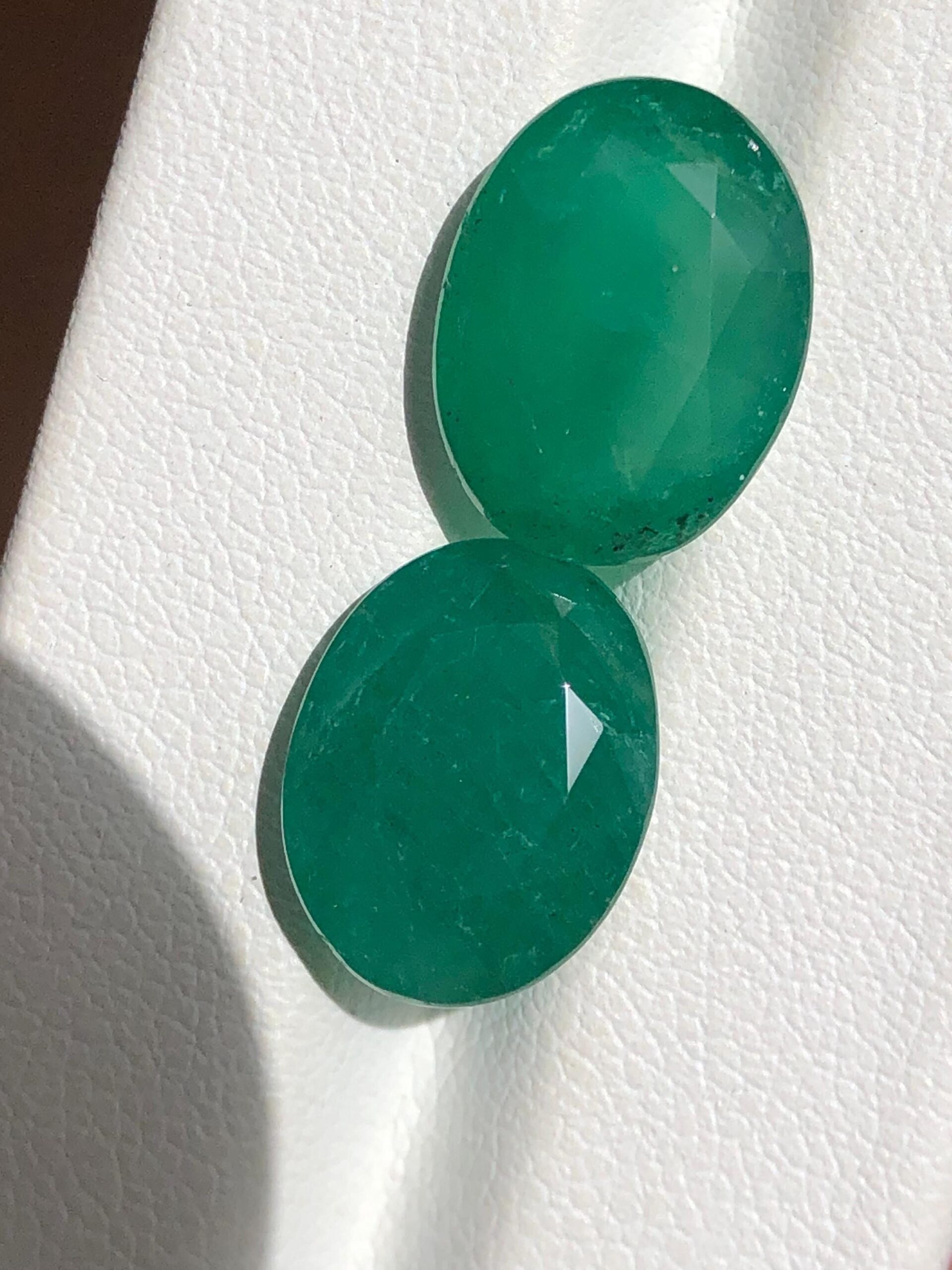 Natural Zambian Emerald Pair 11.40 Ct Oval Matching Green Gemstones - Image 2