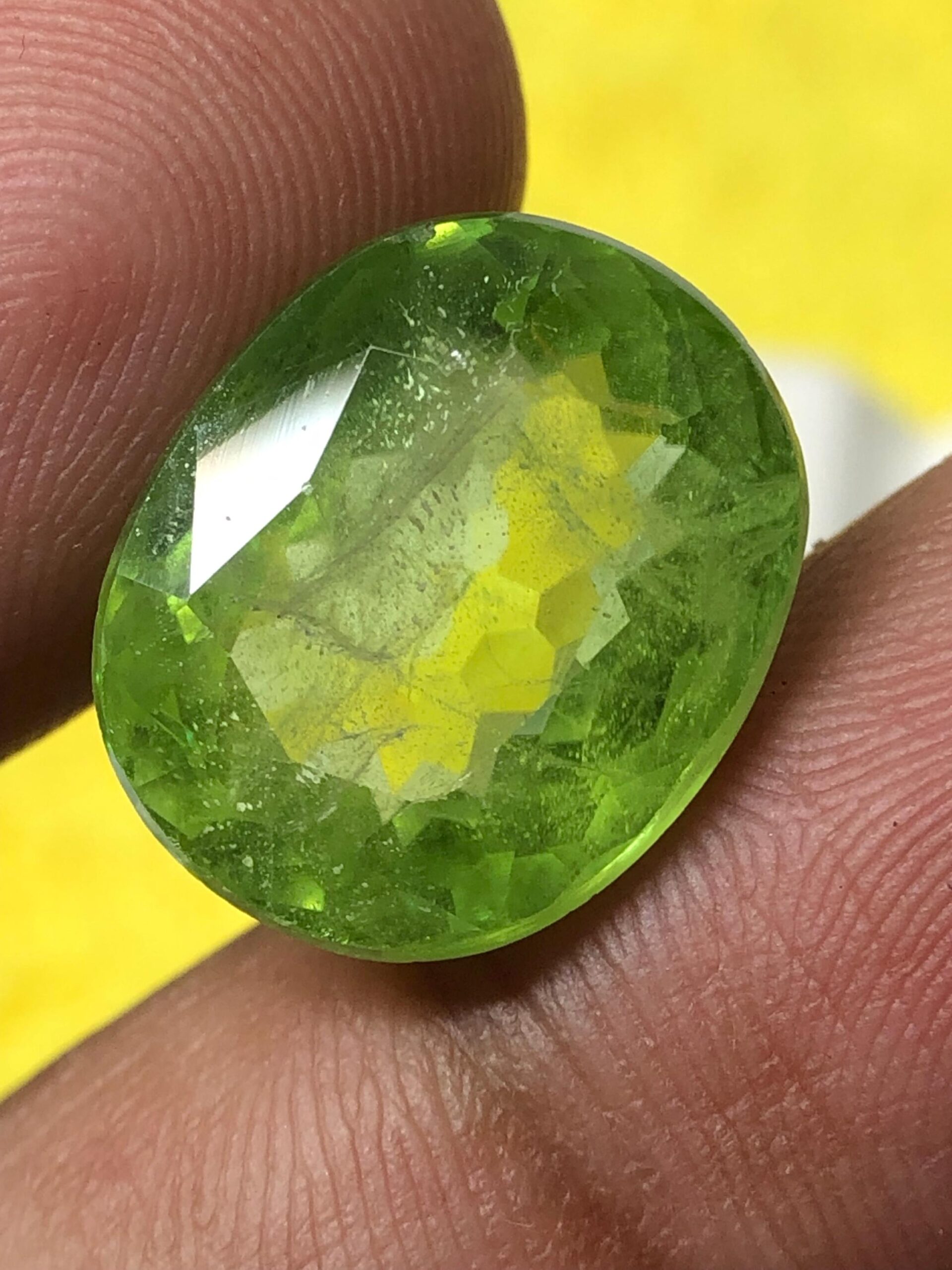 Natural Oval Peridot Gemstone: Pakistan Origin, 13.155 Carats, Faceted Green Loose Stone - Image 2