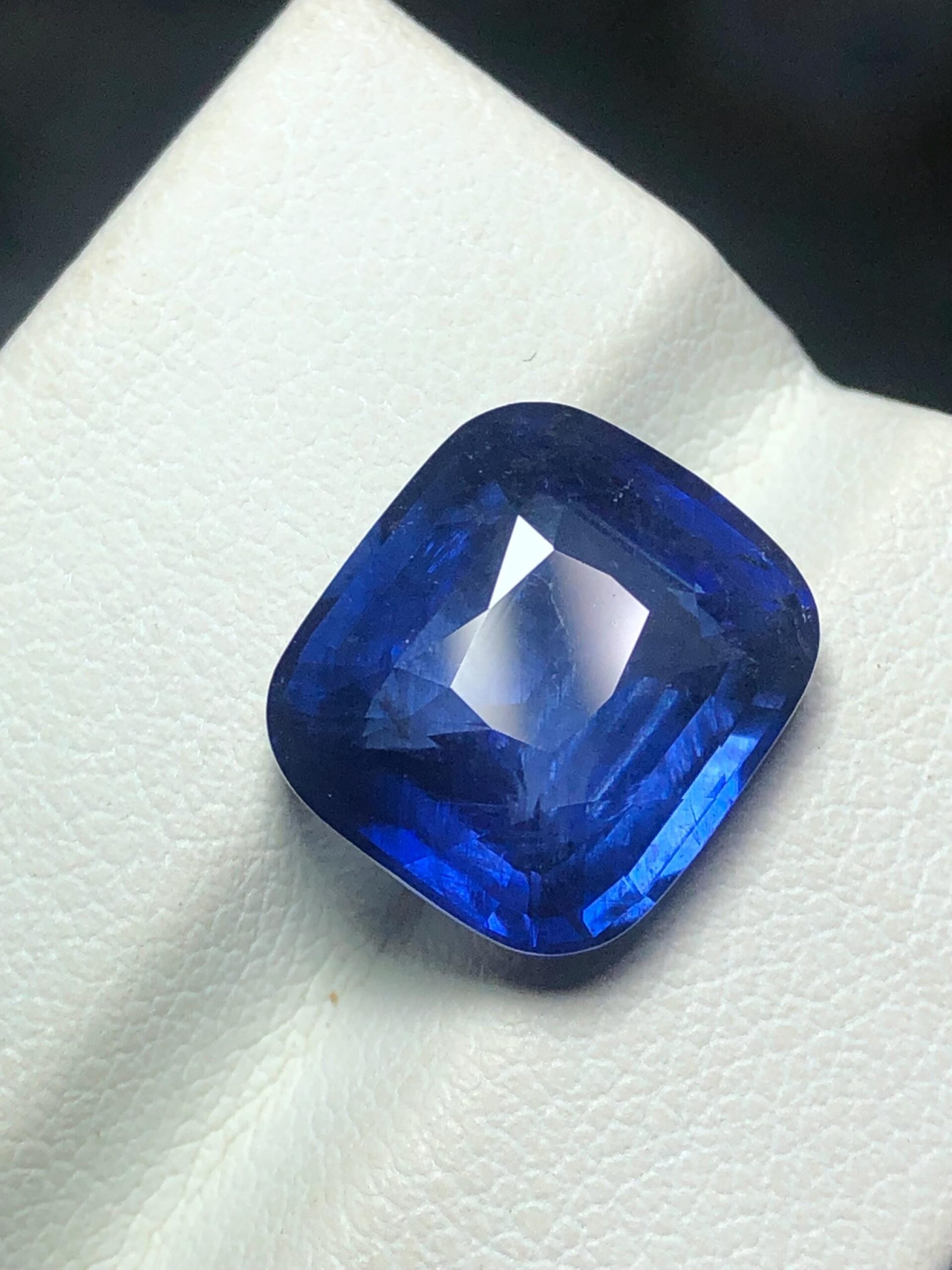 7.11 Ct Royal Blue Sapphire | Sri Lanka Ceylon | Traditional Heat Treated | Cushion Cut Gemstone - Image 9
