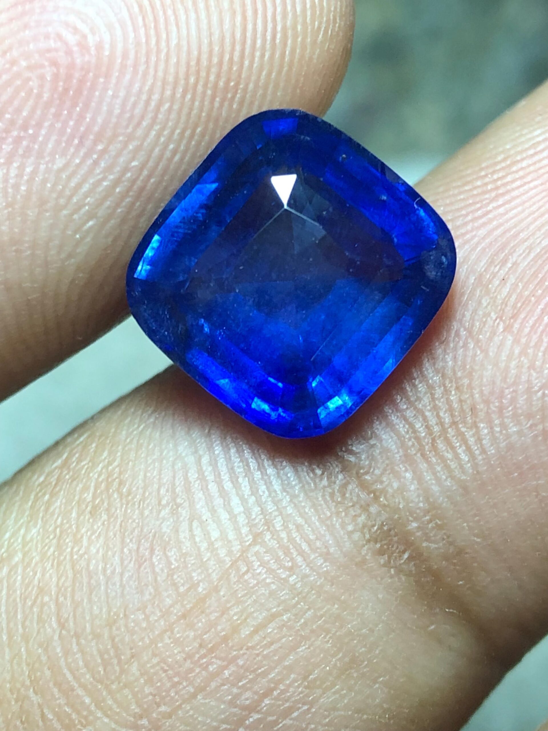 5.39 Ct Natural Ceylon Royal Blue Sapphire |Heated Cushion Cut Gemstone (10.30x10.04 mm) - Image 3